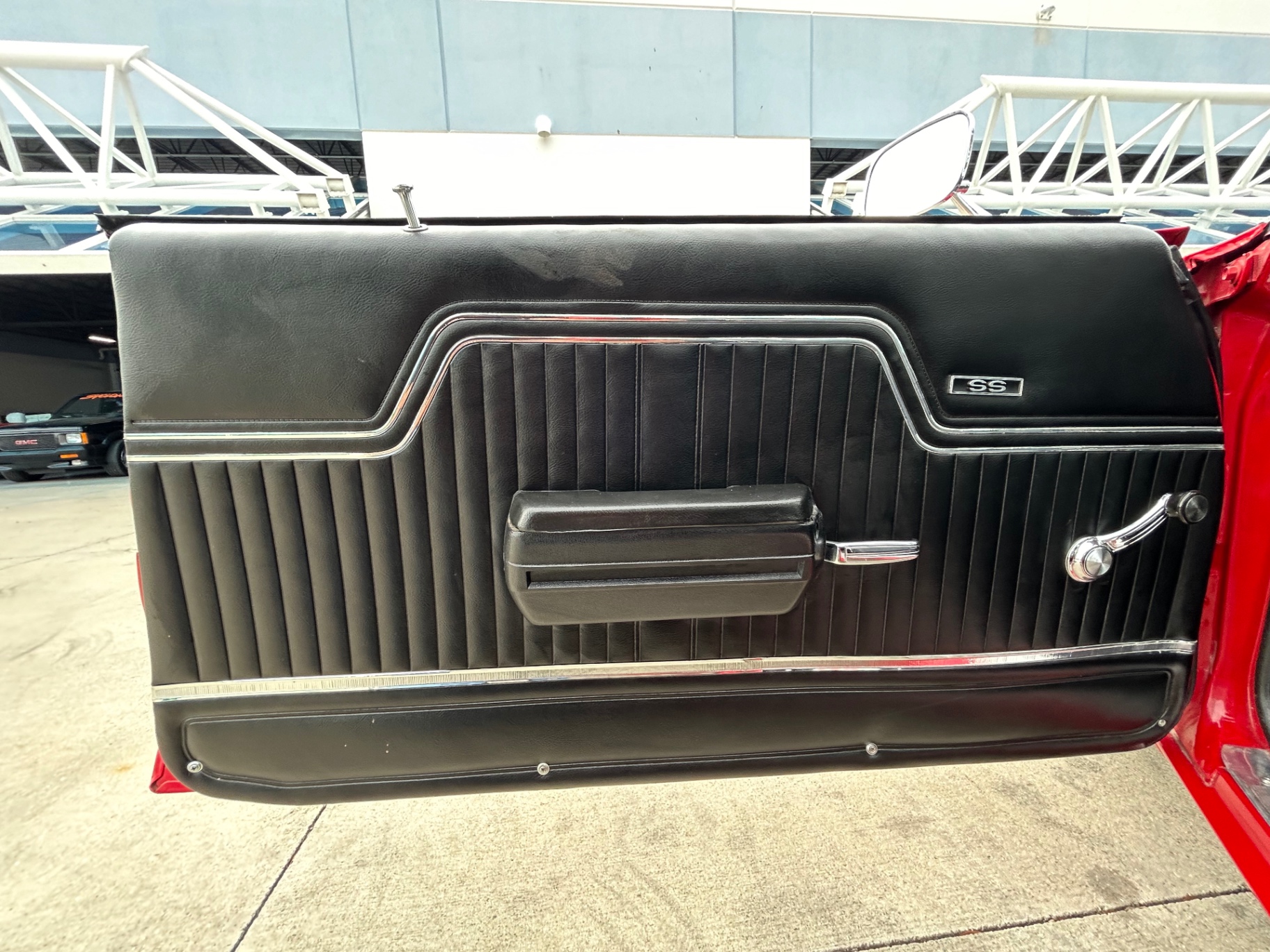 Vehicle photo 26