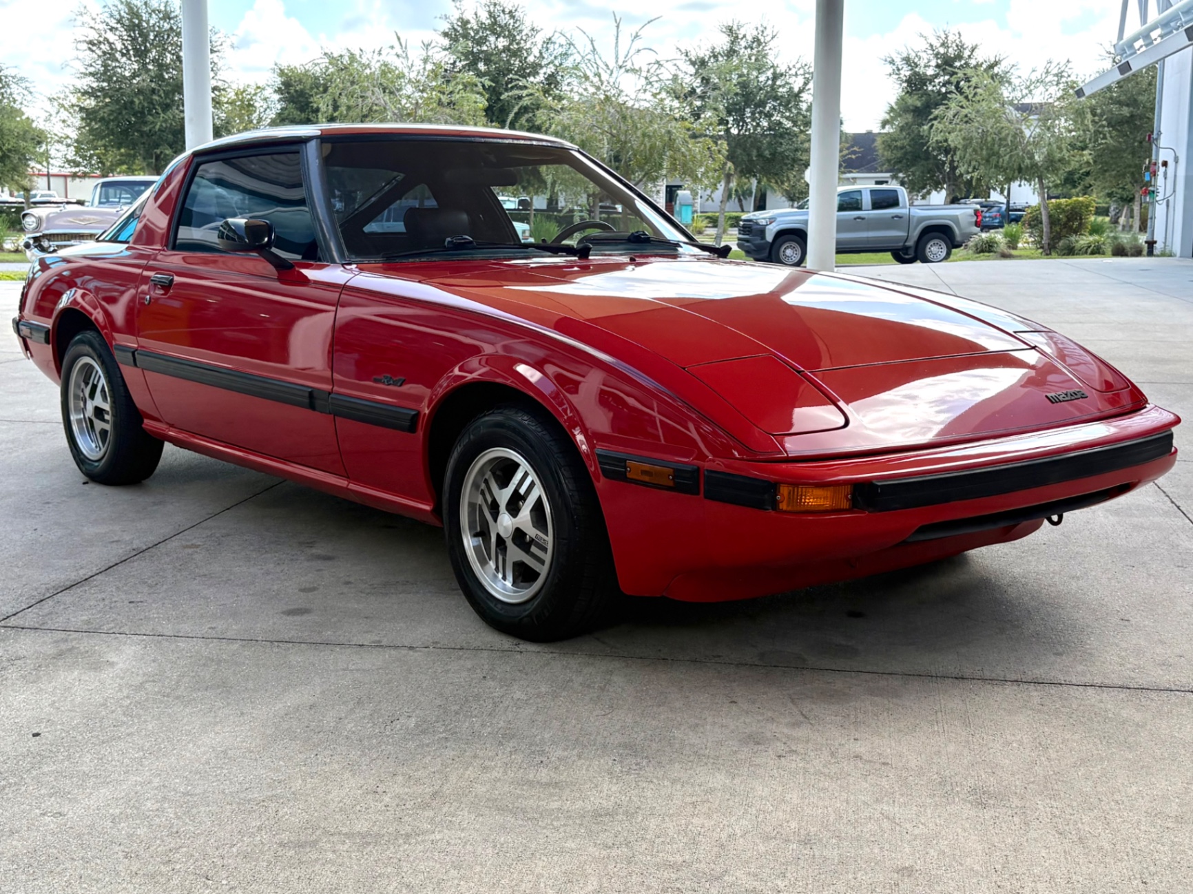 Vehicle photo 5