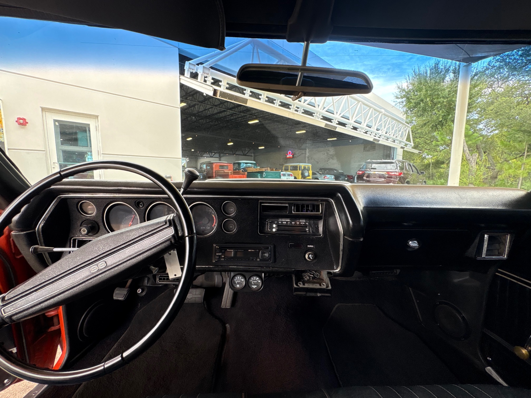 Vehicle photo 39