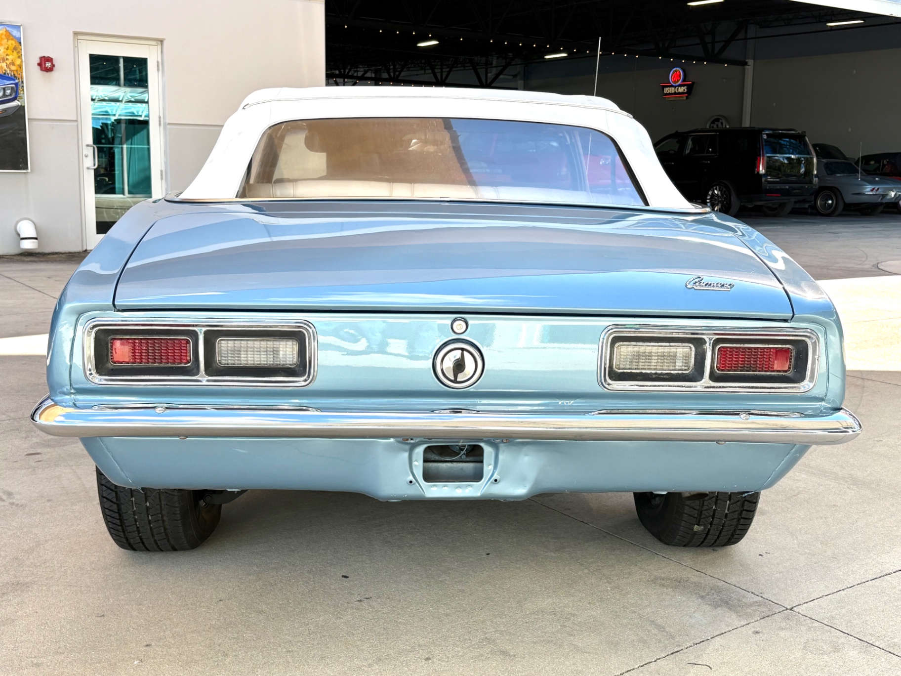 Vehicle photo 23