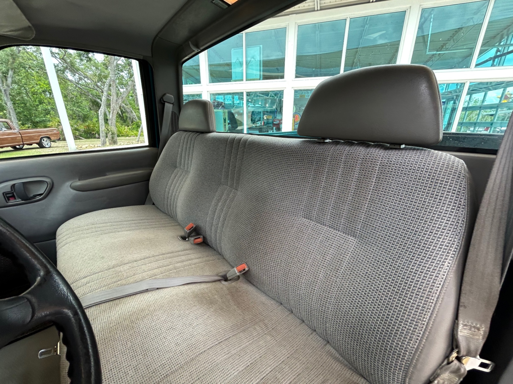 Vehicle photo 31