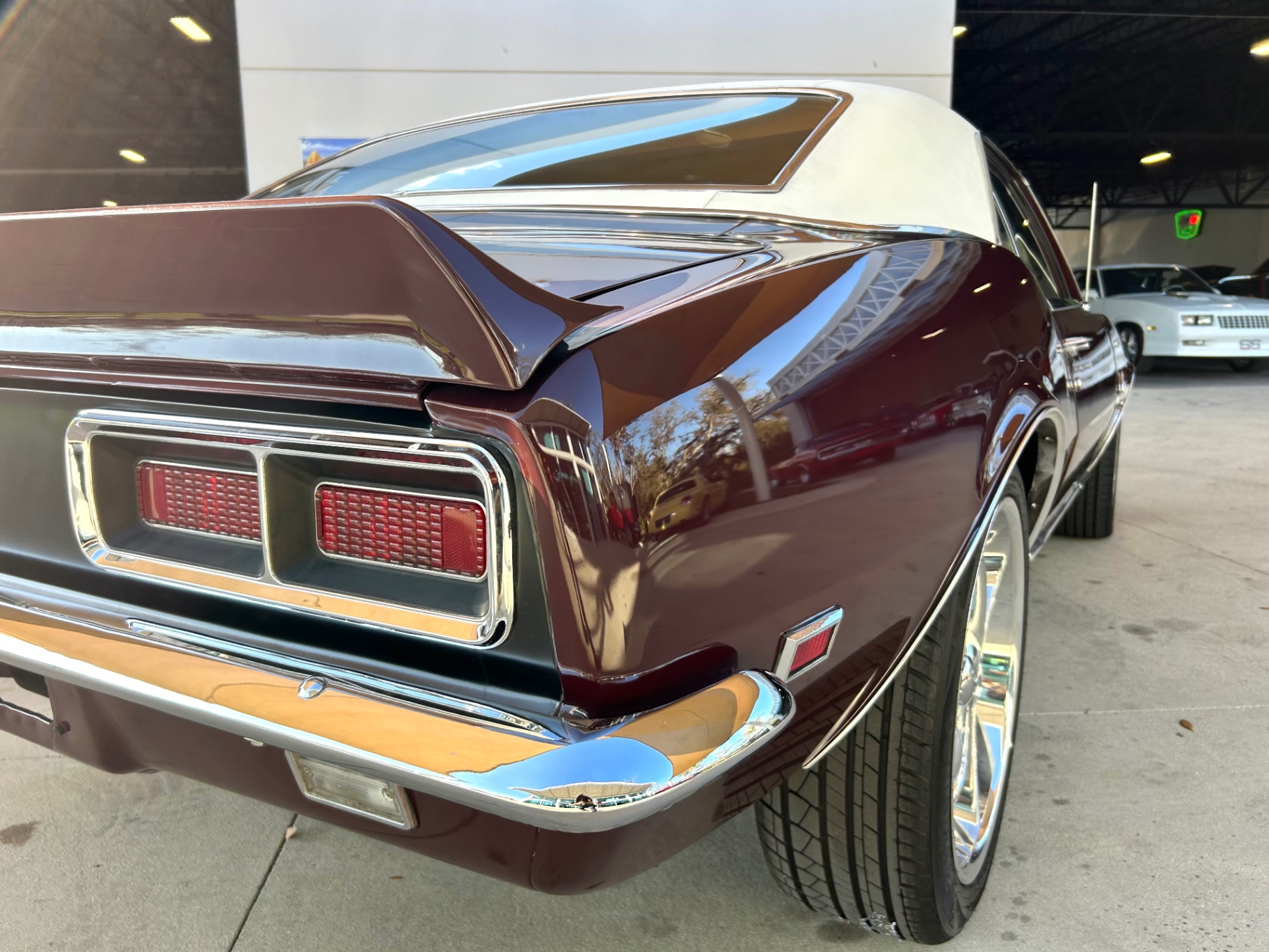 Vehicle photo 17