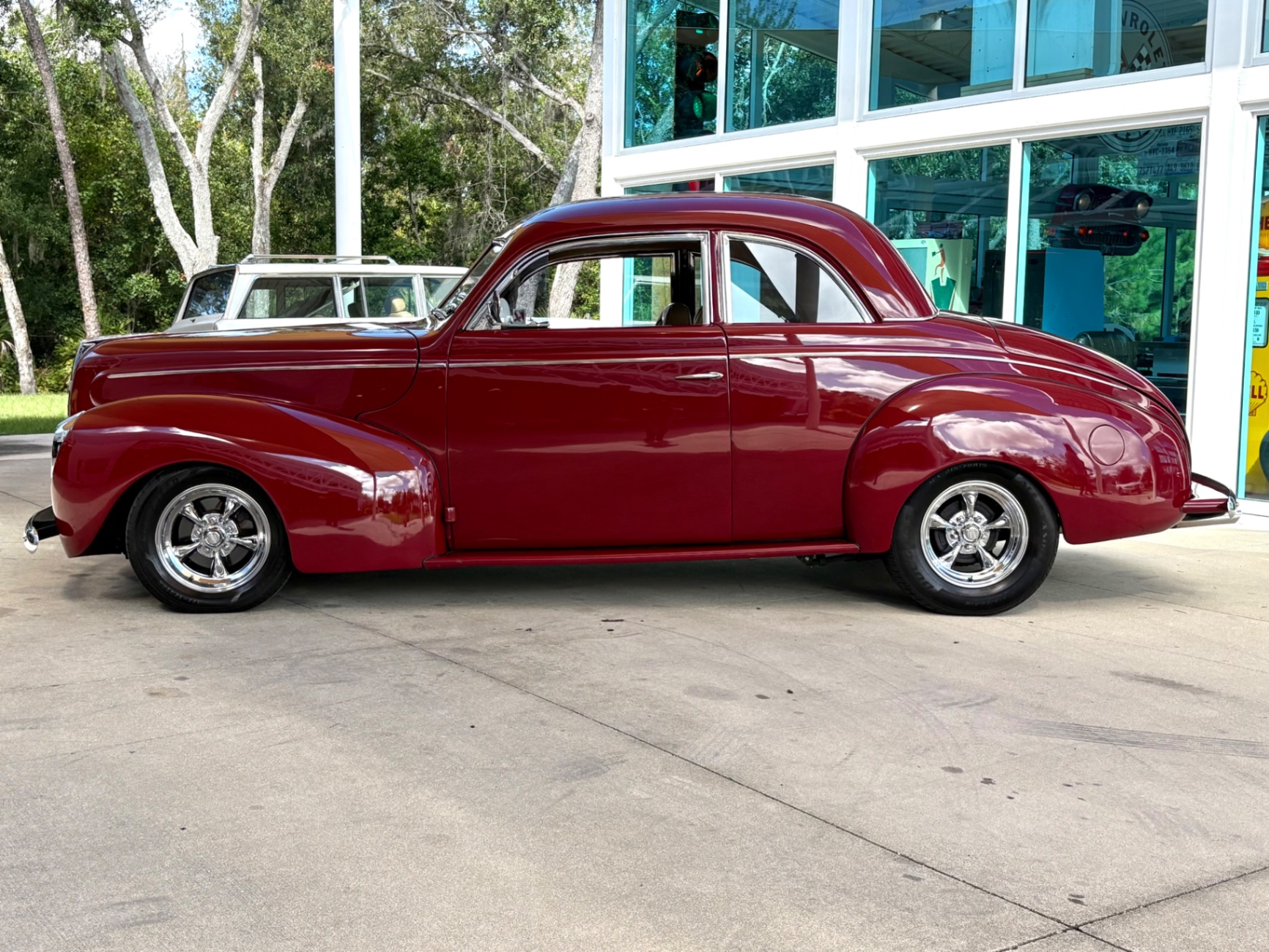 Vehicle photo 9