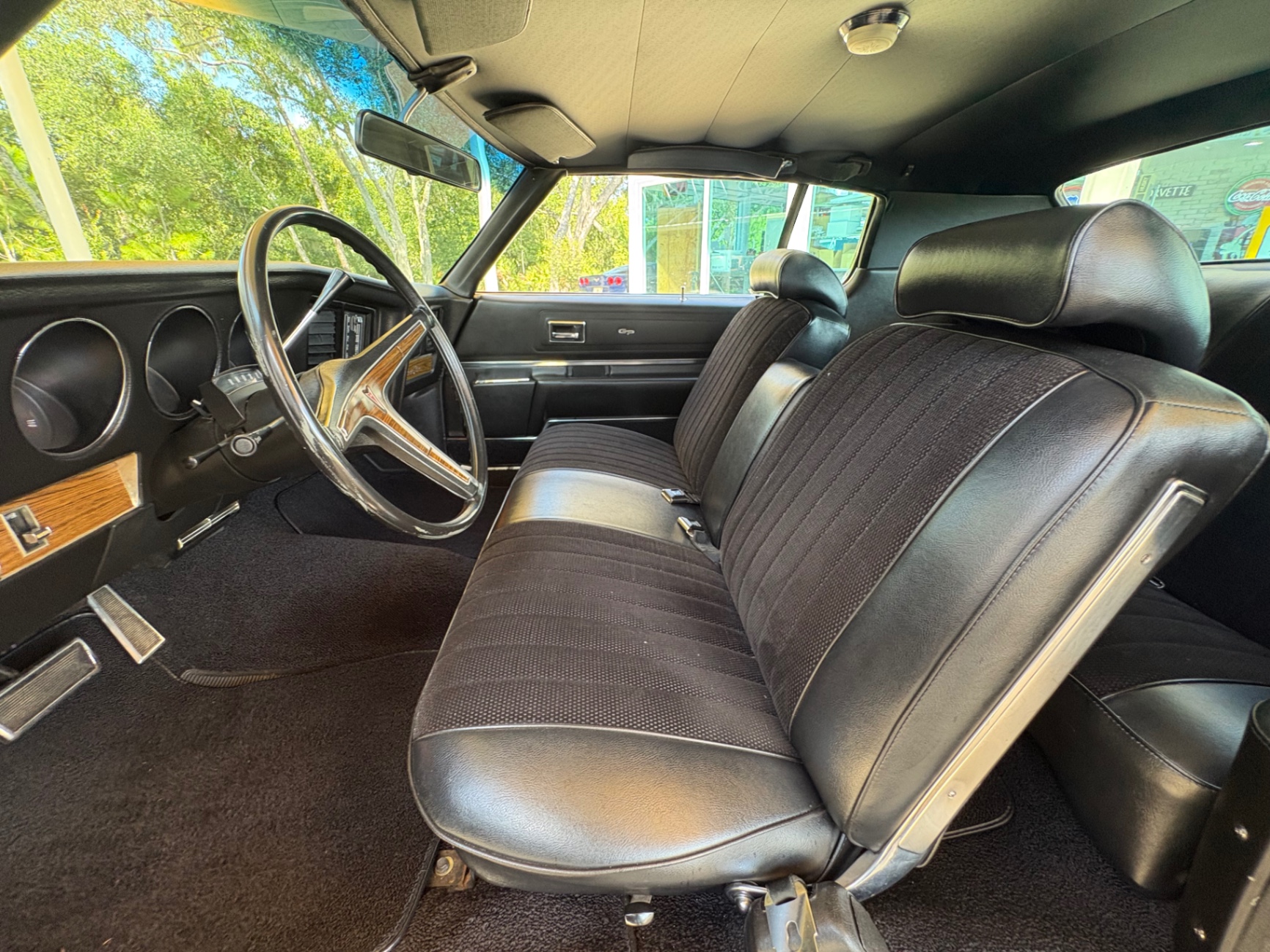 Vehicle photo 36