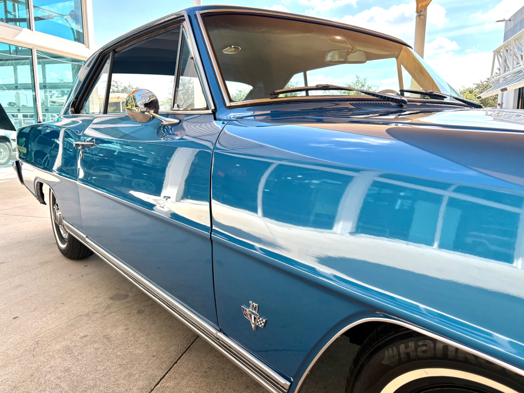 Vehicle photo 17