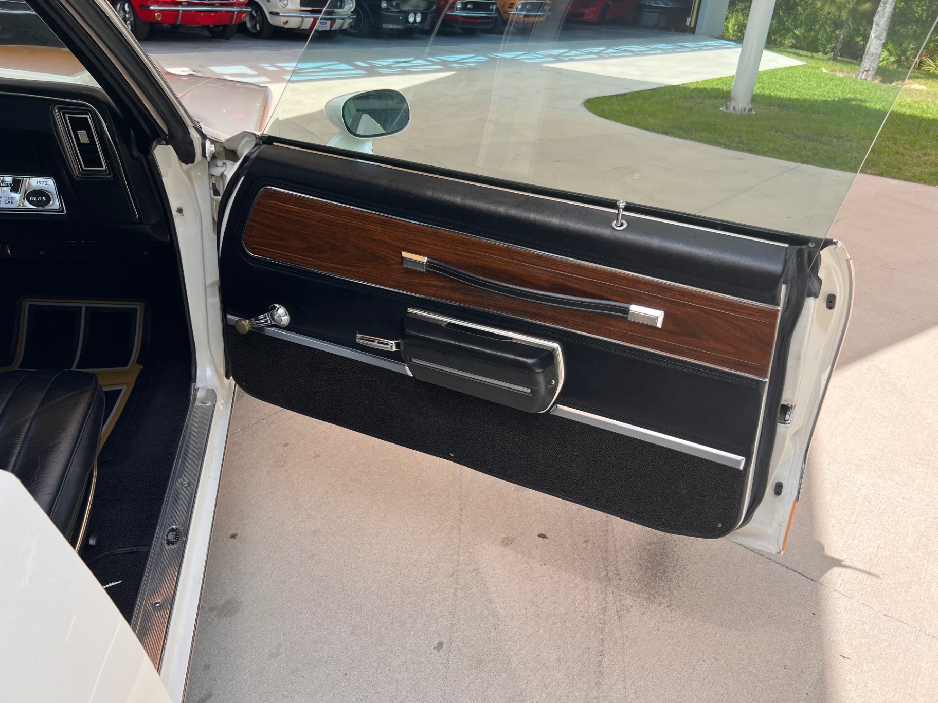 Vehicle photo 32