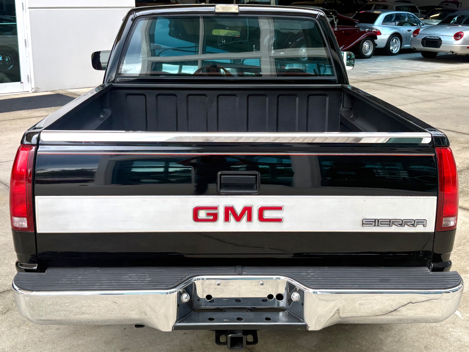 Vehicle photo 8