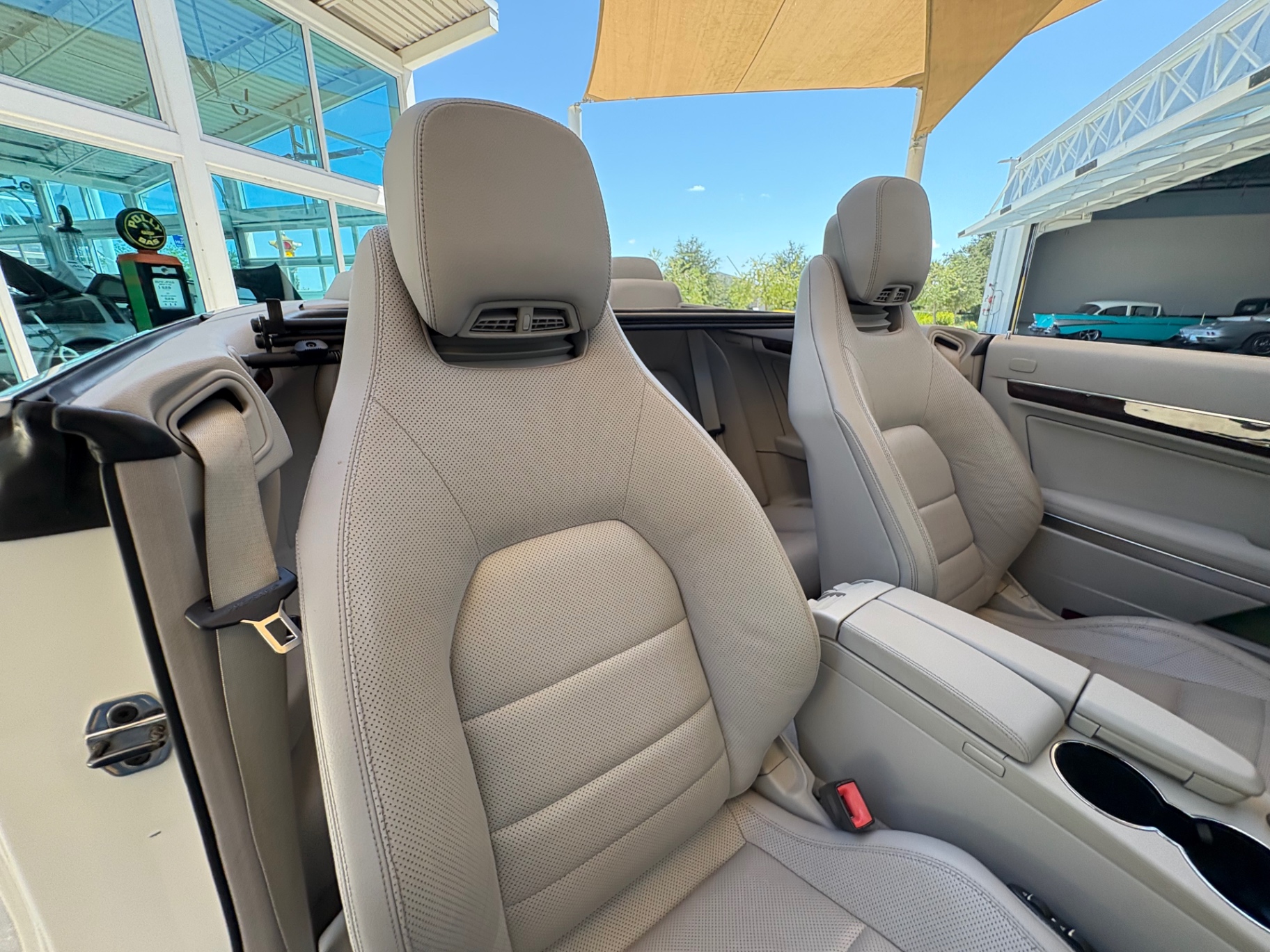 Vehicle photo 43