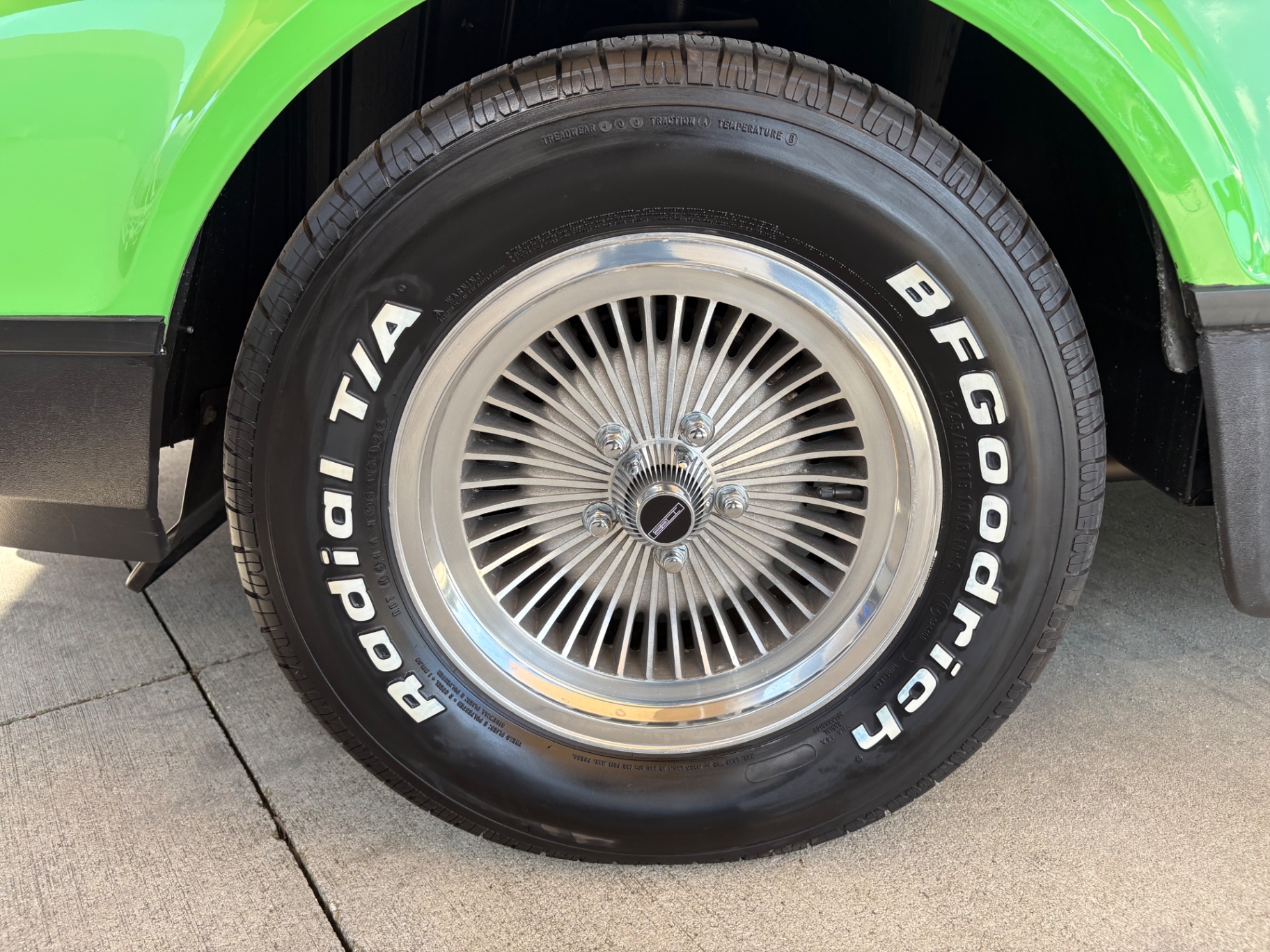 Vehicle photo 21