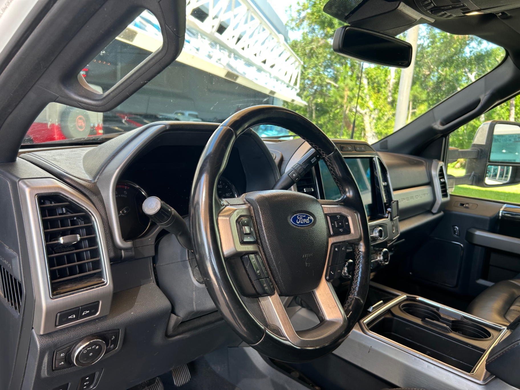 Vehicle photo 29