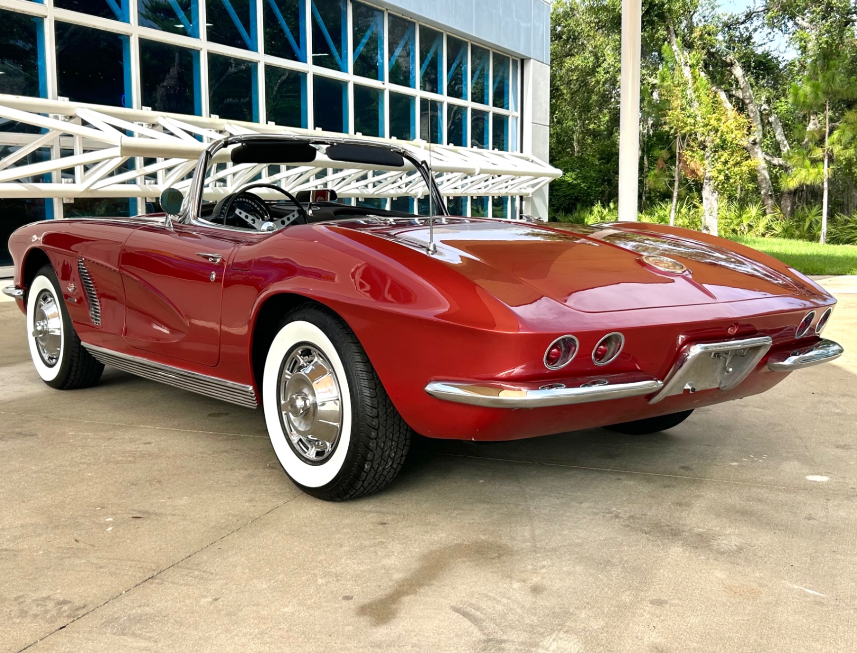 Vehicle photo 8
