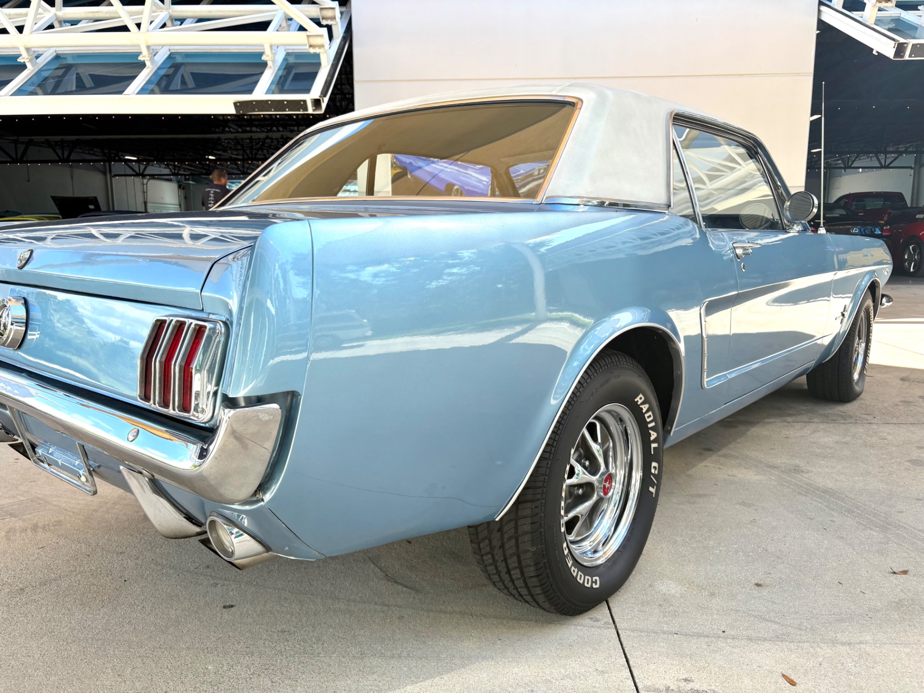 Vehicle photo 16