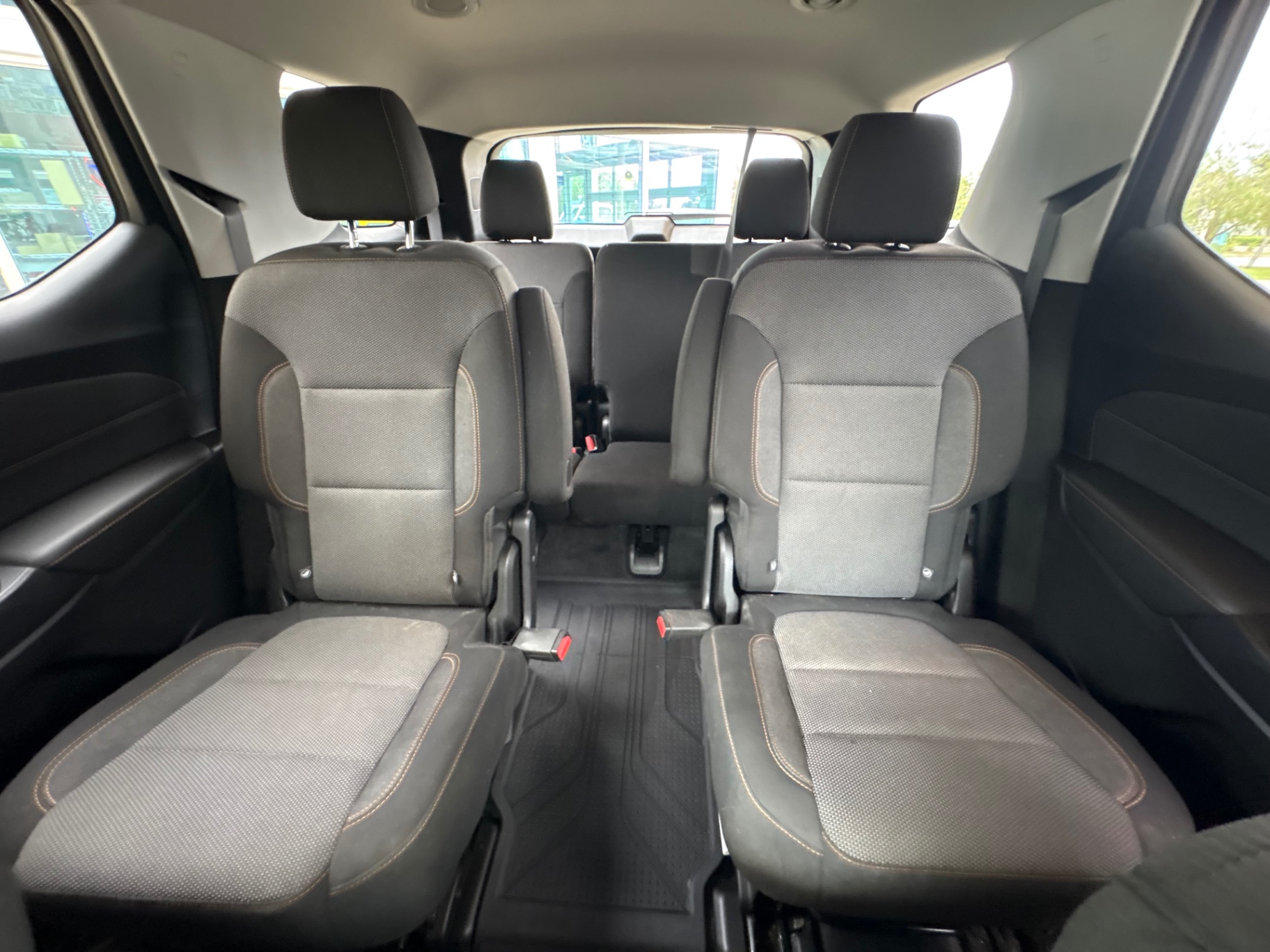 Vehicle photo 34