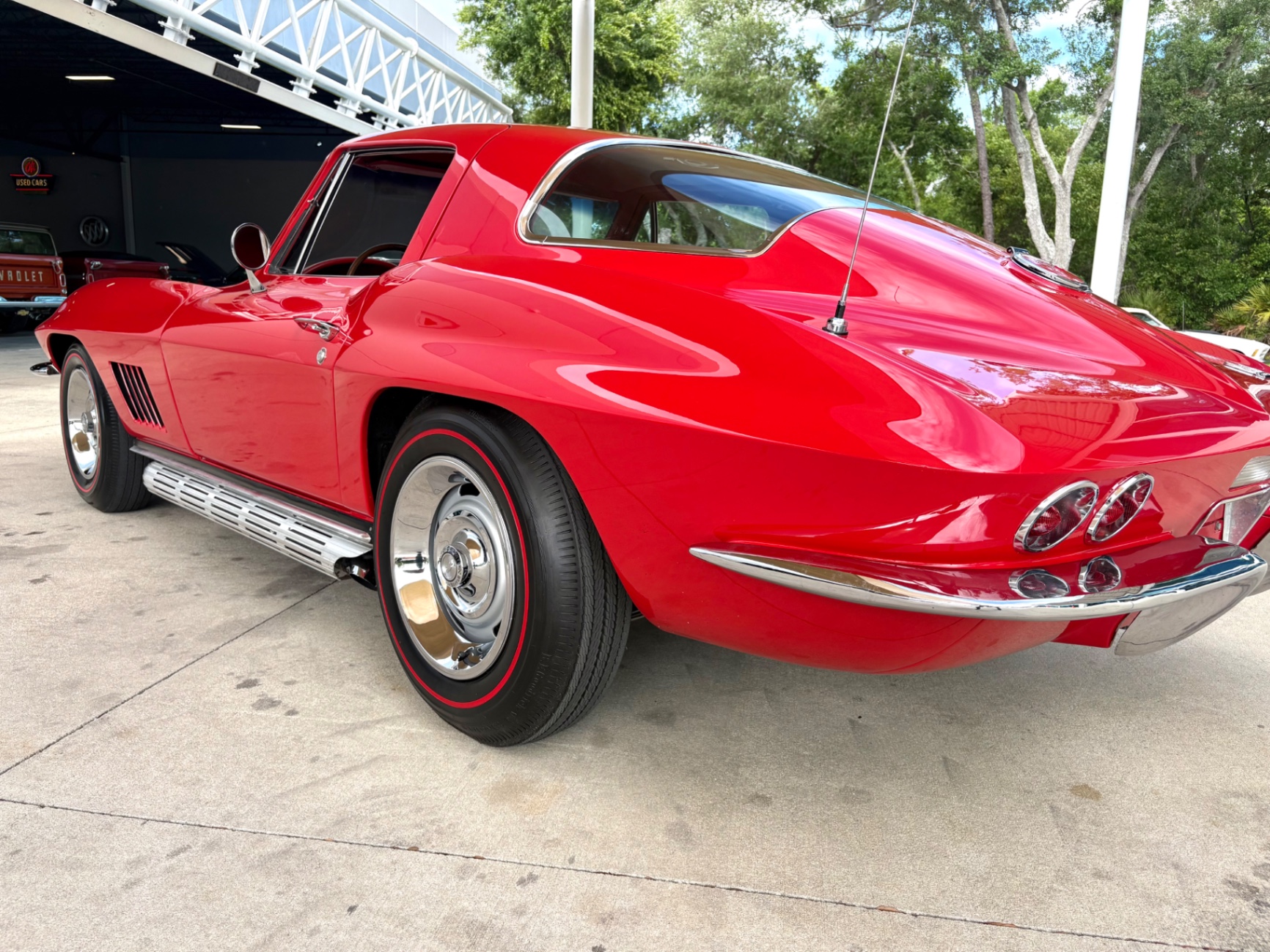 Vehicle photo 16