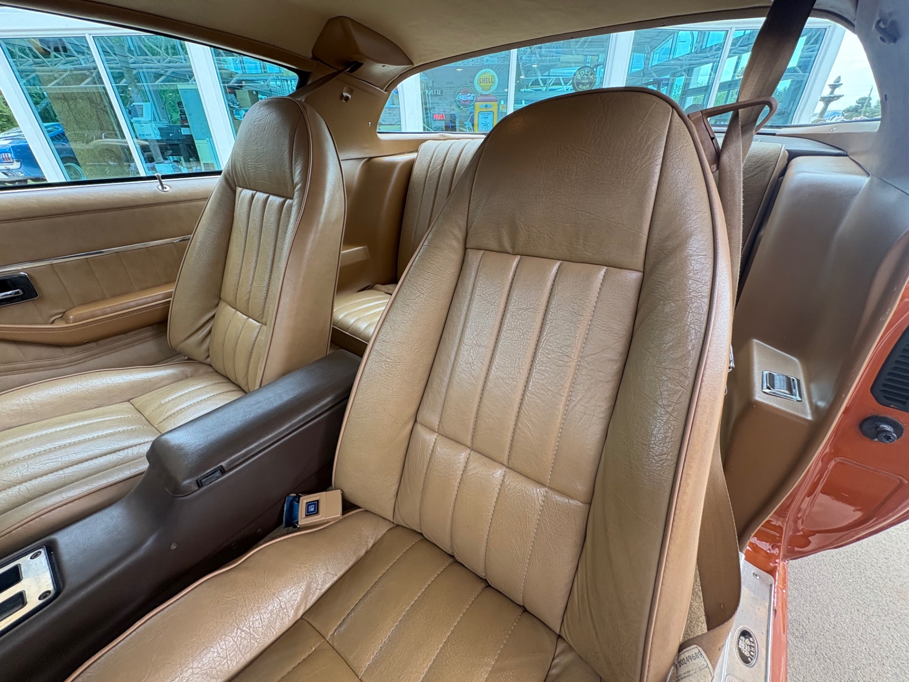 Vehicle photo 33