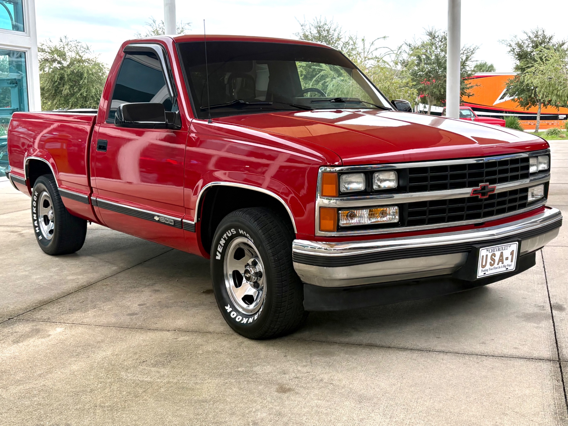 Vehicle photo 4