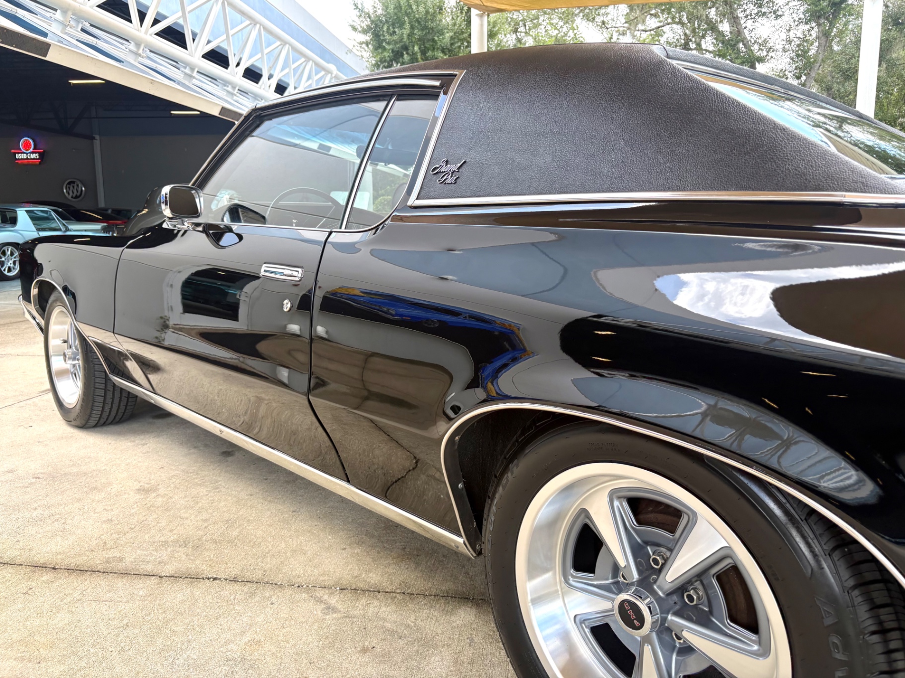 Vehicle photo 14