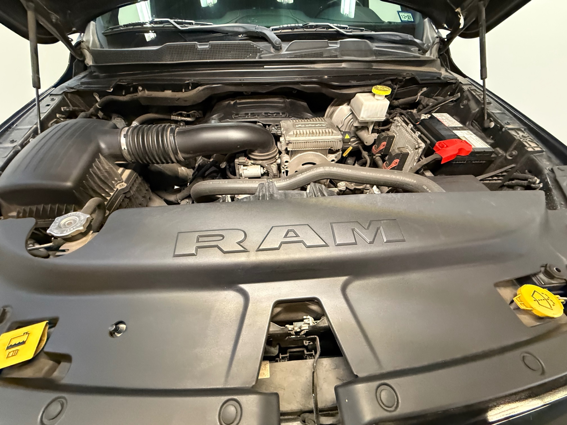 Vehicle photo 28