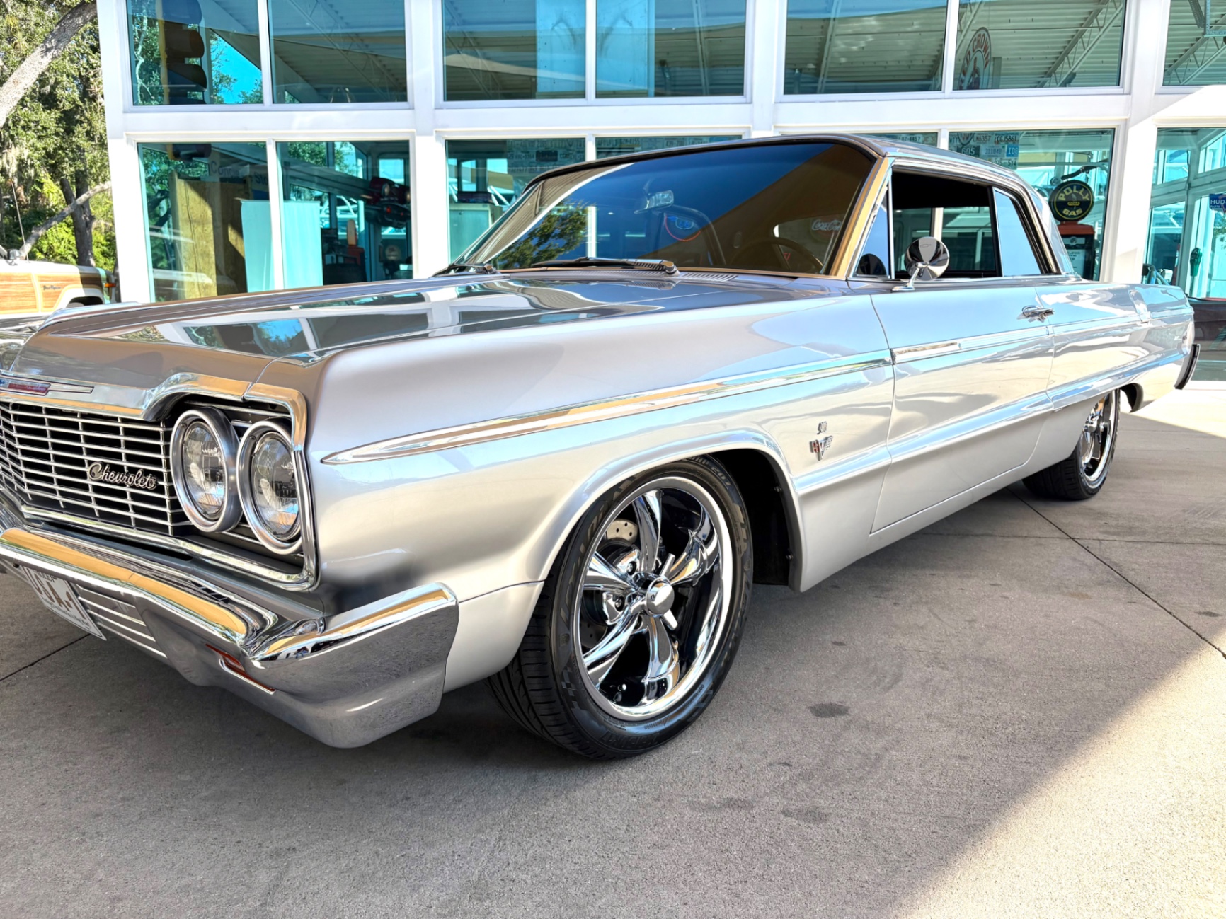 Vehicle photo 12