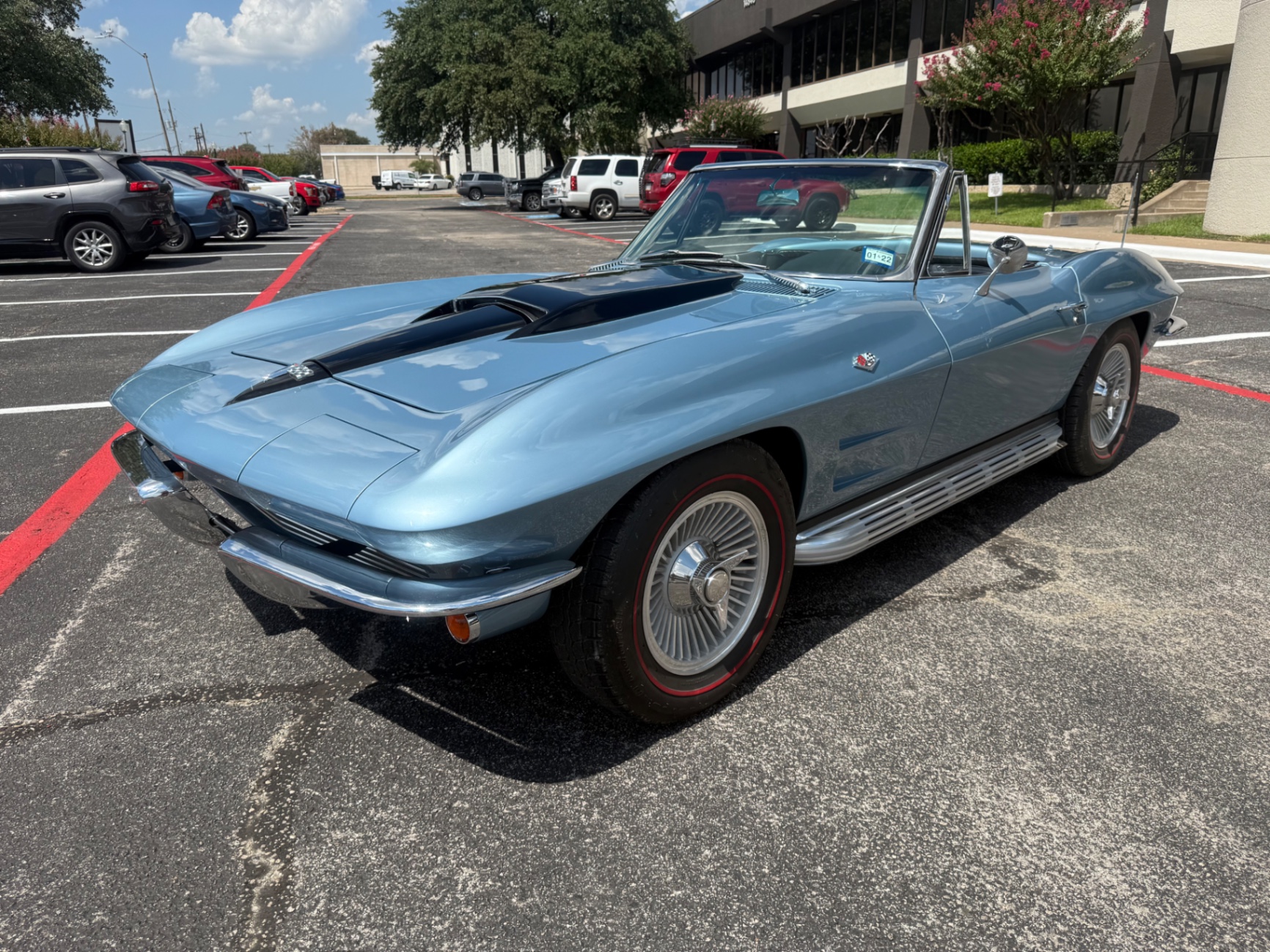 Vehicle photo 4