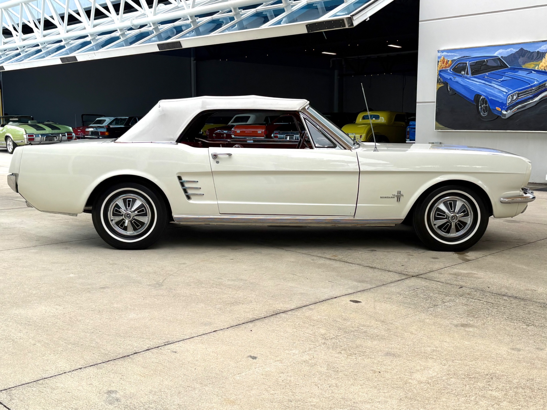 Vehicle photo 22