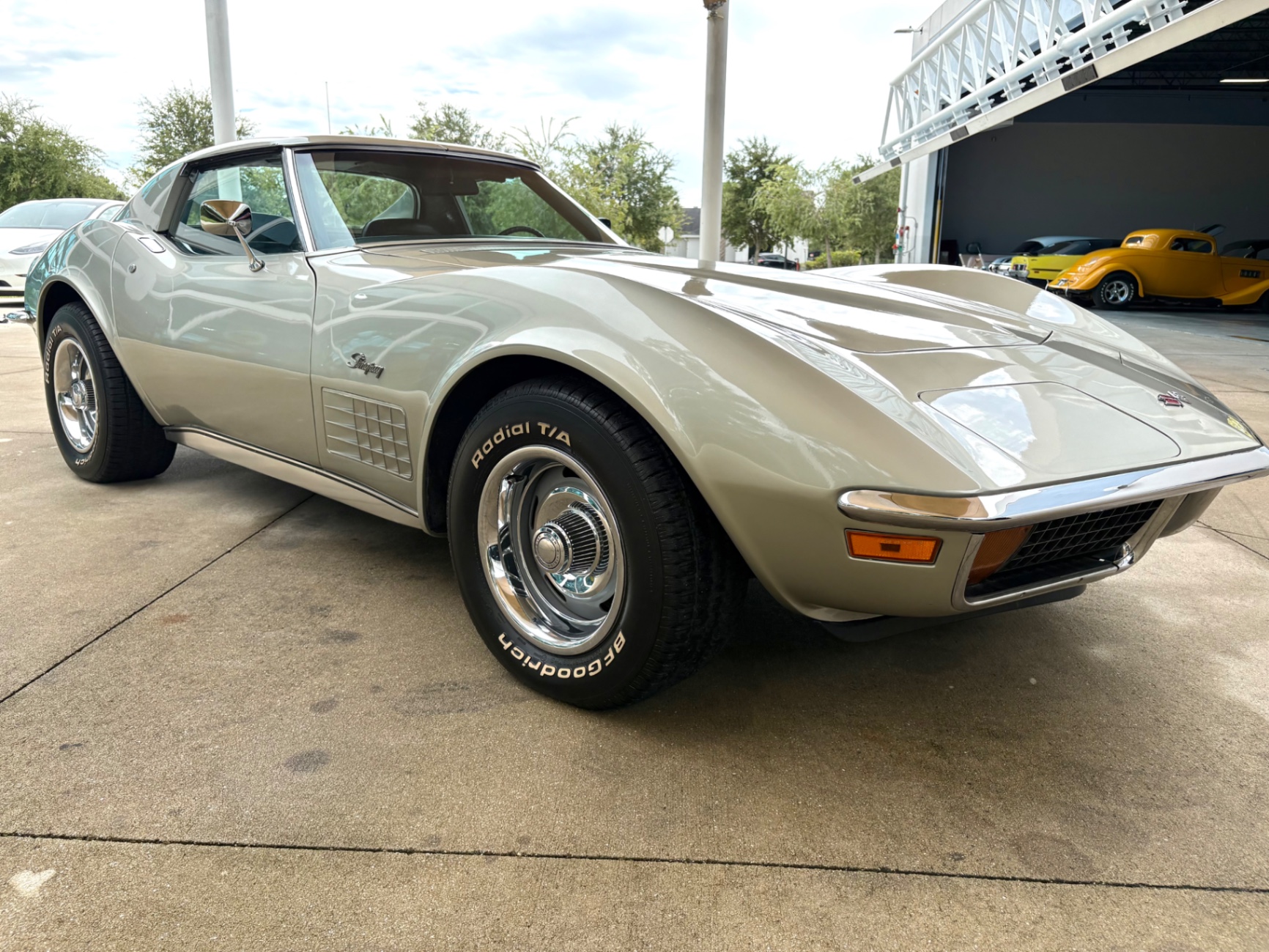 Vehicle photo 20