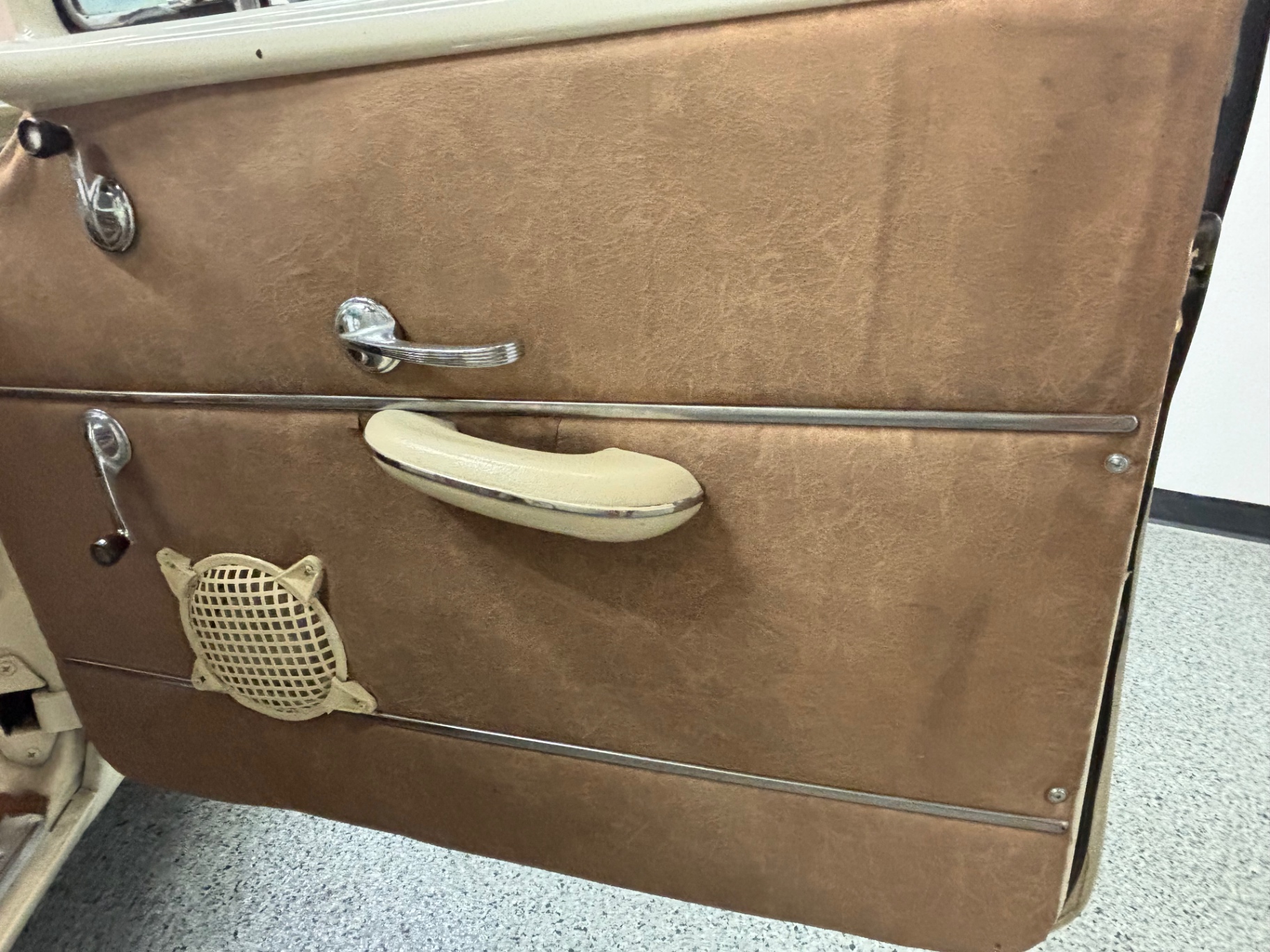 Vehicle photo 33