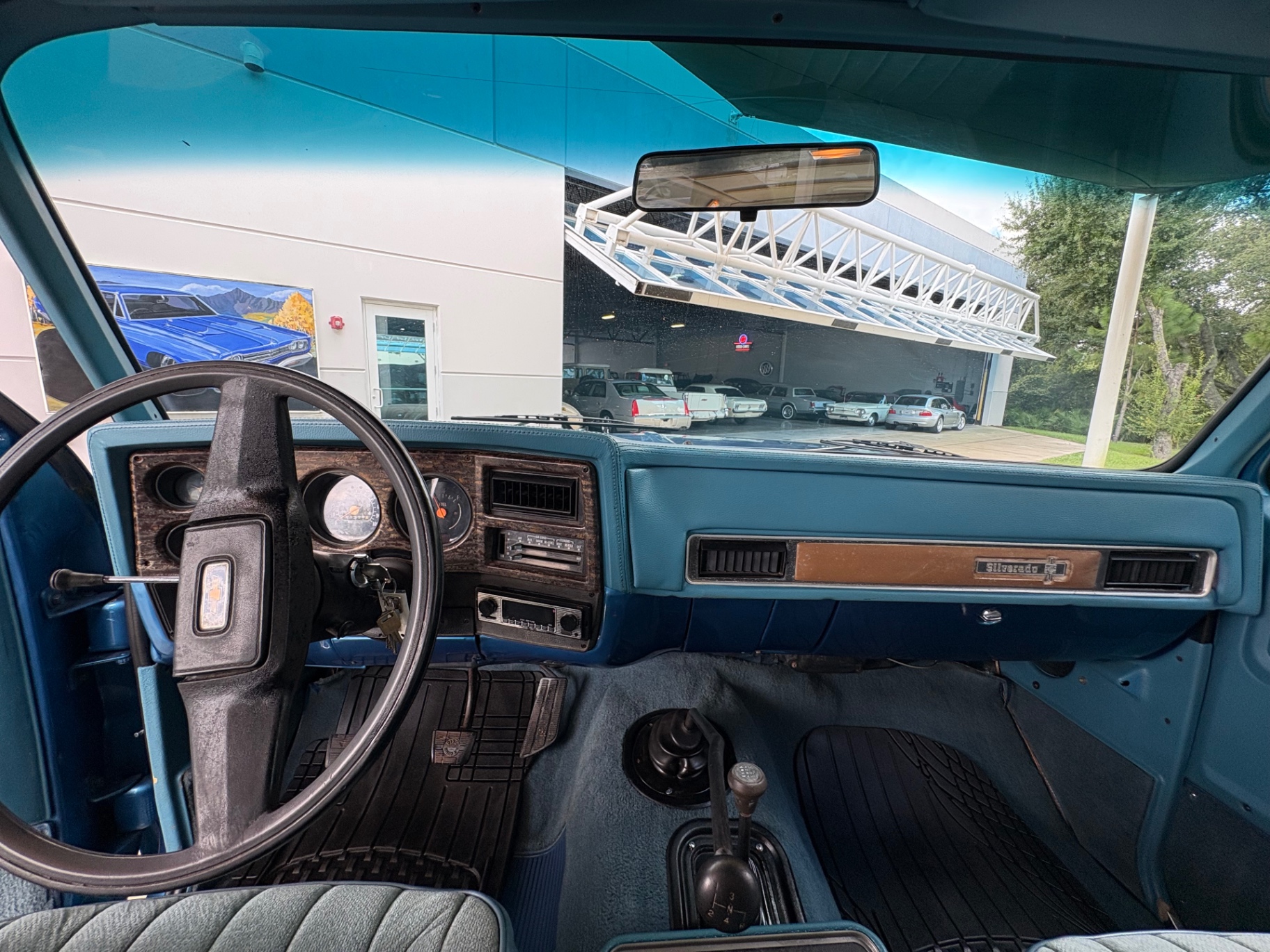 Vehicle photo 35