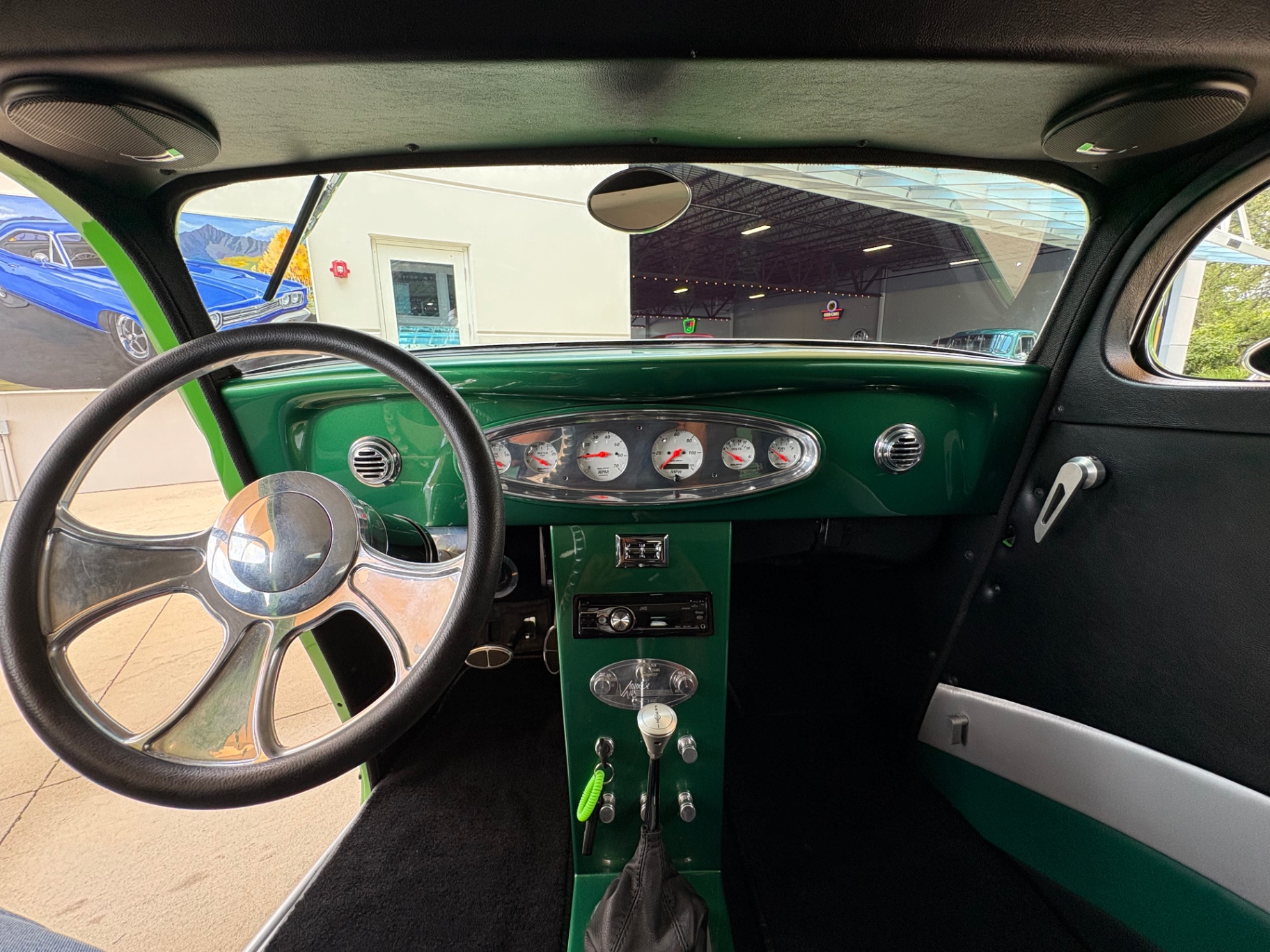 Vehicle photo 29