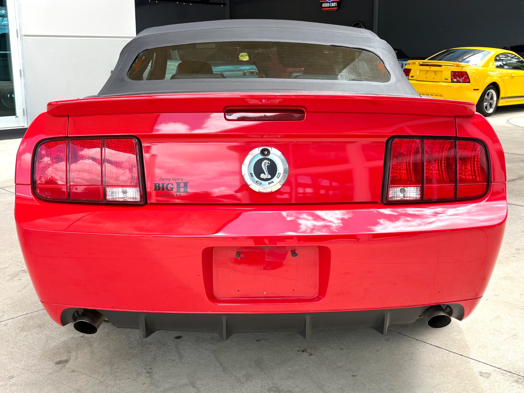 Vehicle photo 32