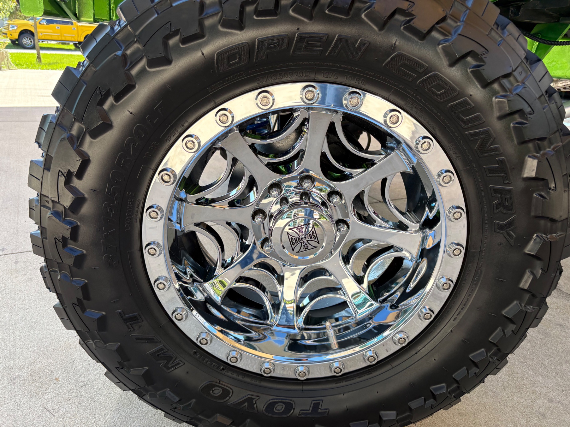 Vehicle photo 19