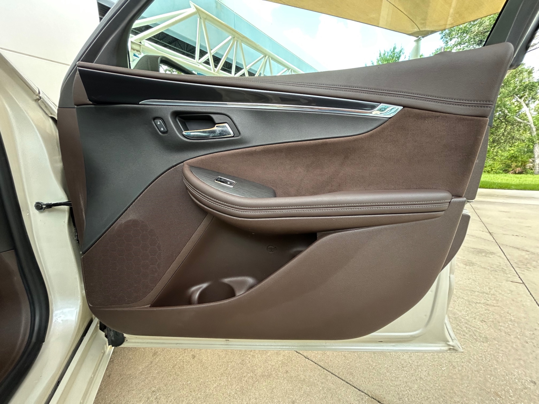 Vehicle photo 37