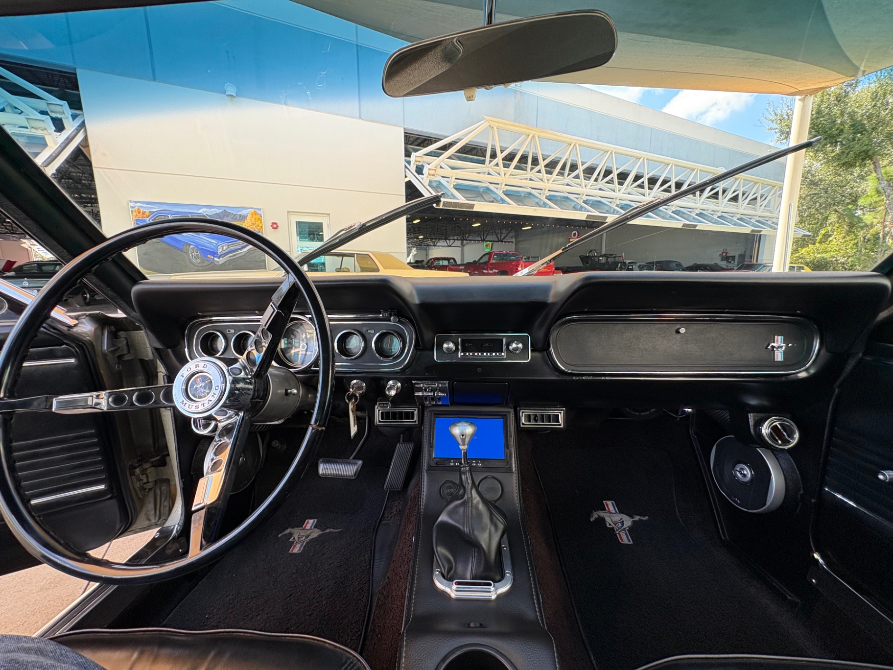 Vehicle photo 37
