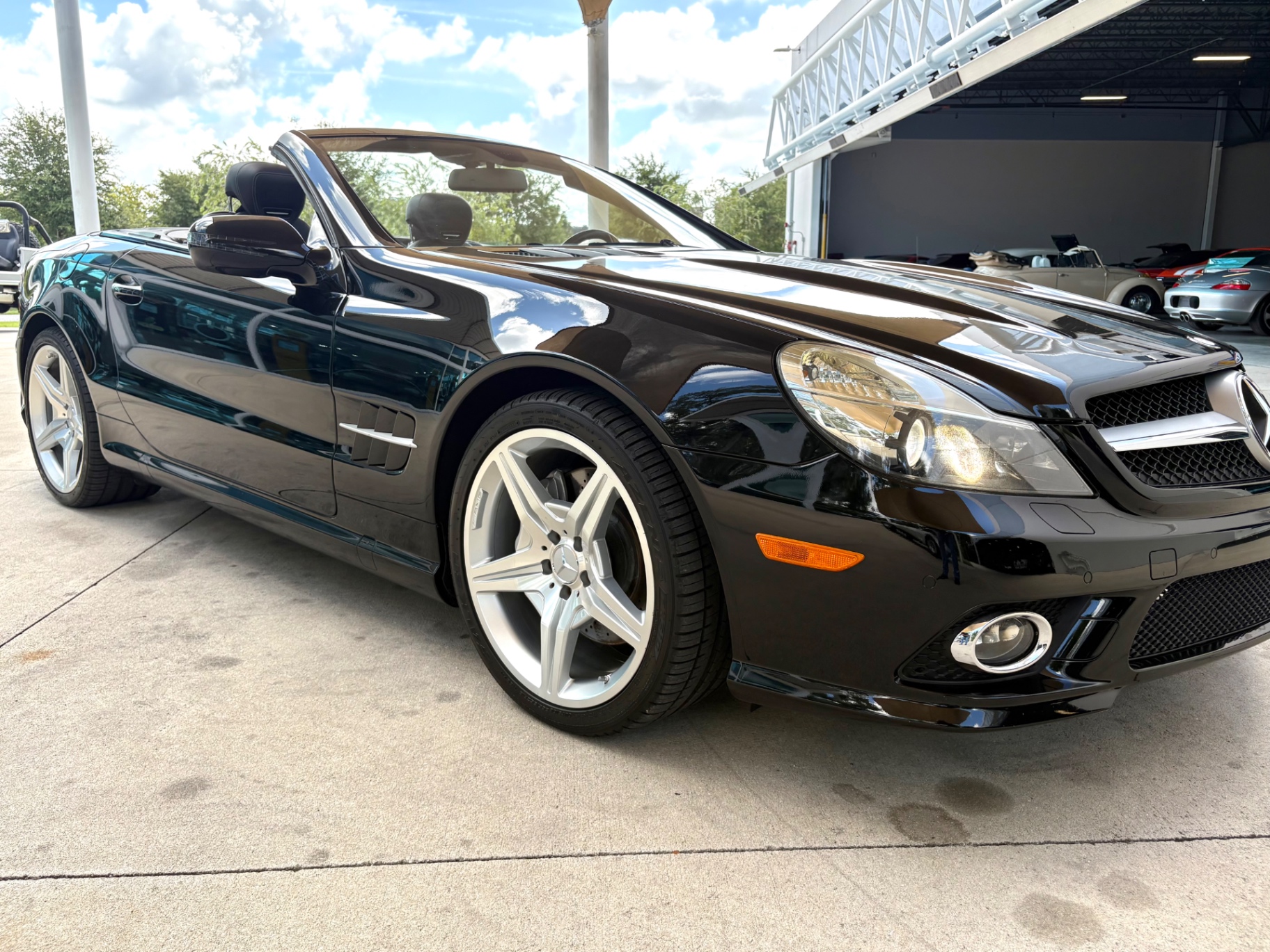 Vehicle photo 19