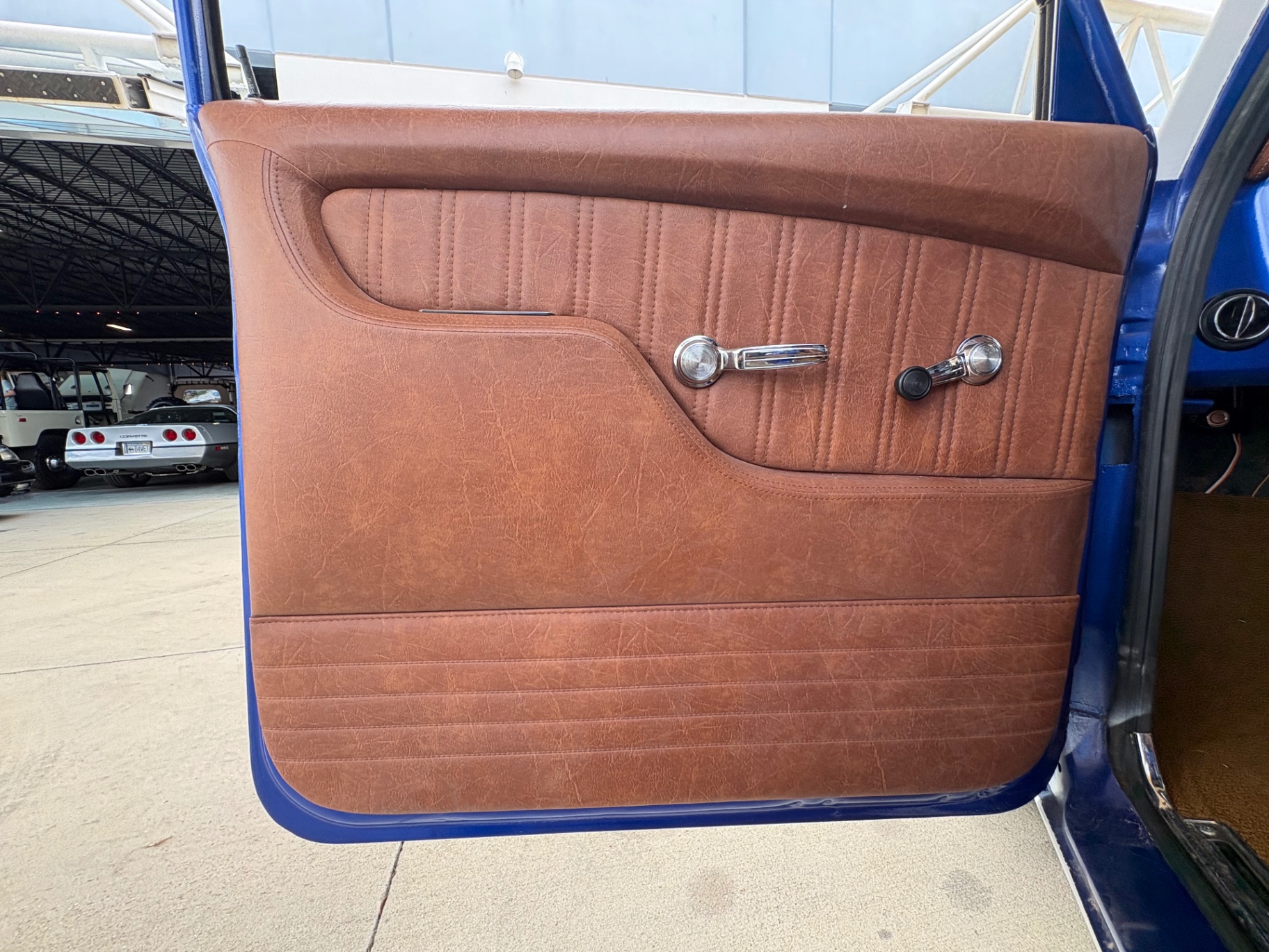 Vehicle photo 32