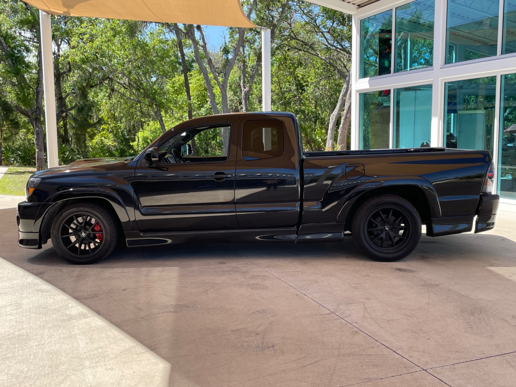 Vehicle photo 10