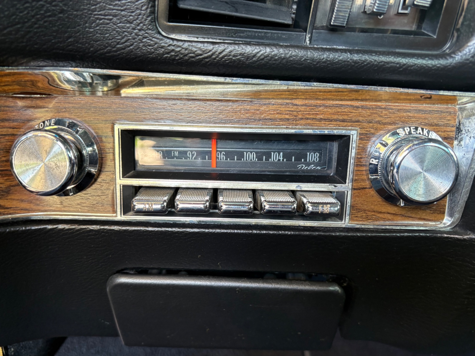 Vehicle photo 46