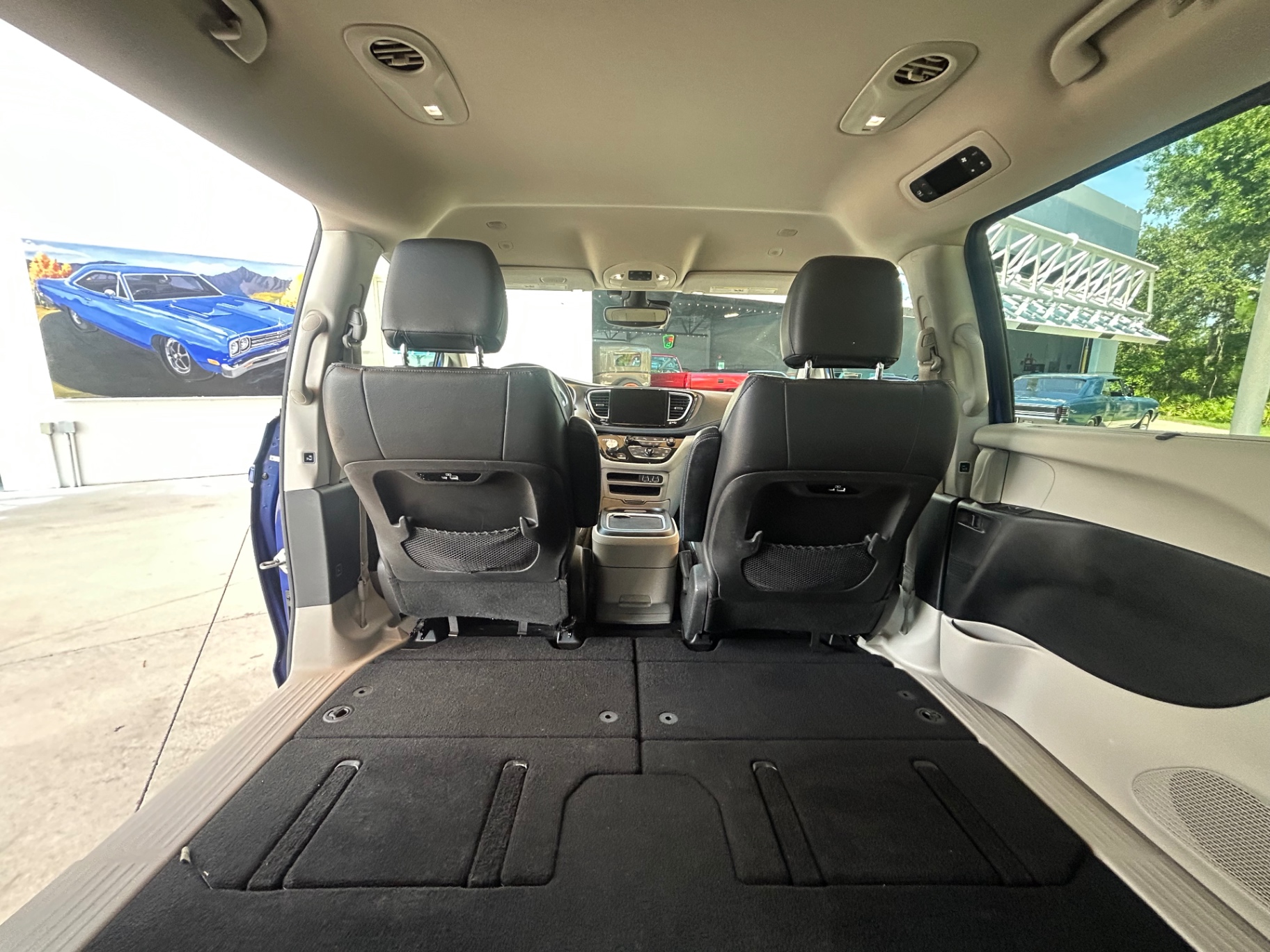 Vehicle photo 35