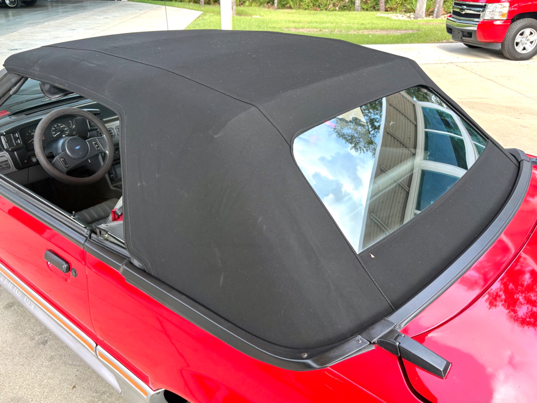 Vehicle photo 25