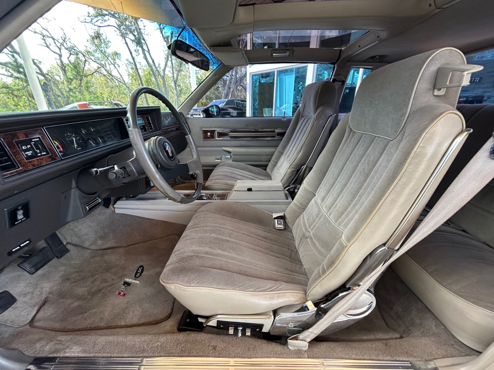 Vehicle photo 33