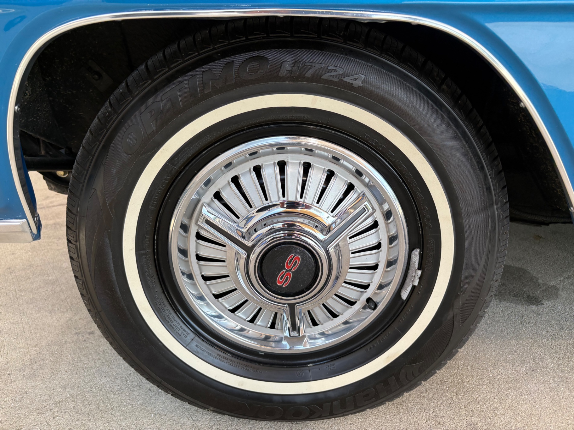 Vehicle photo 19