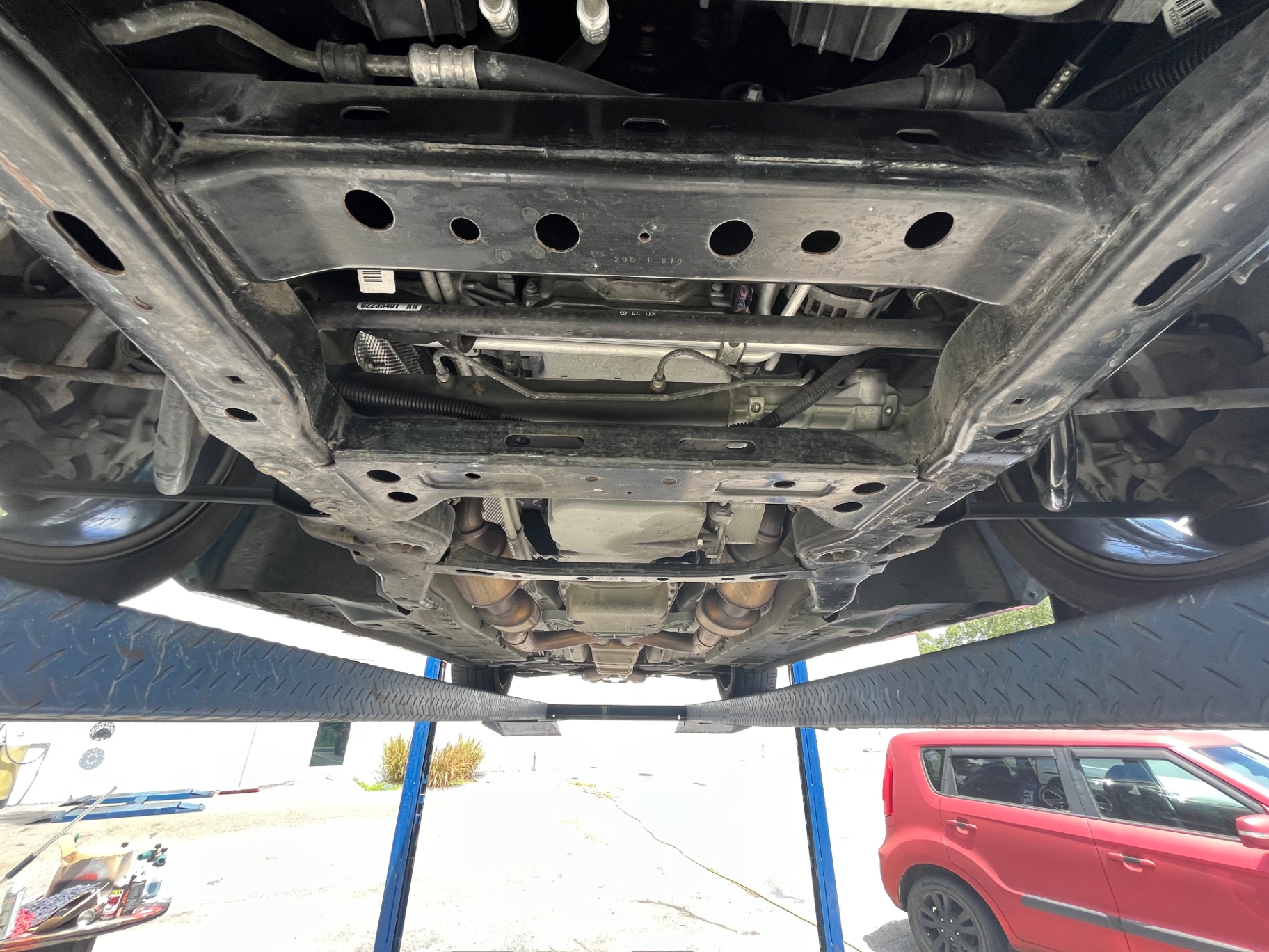 Vehicle photo 37