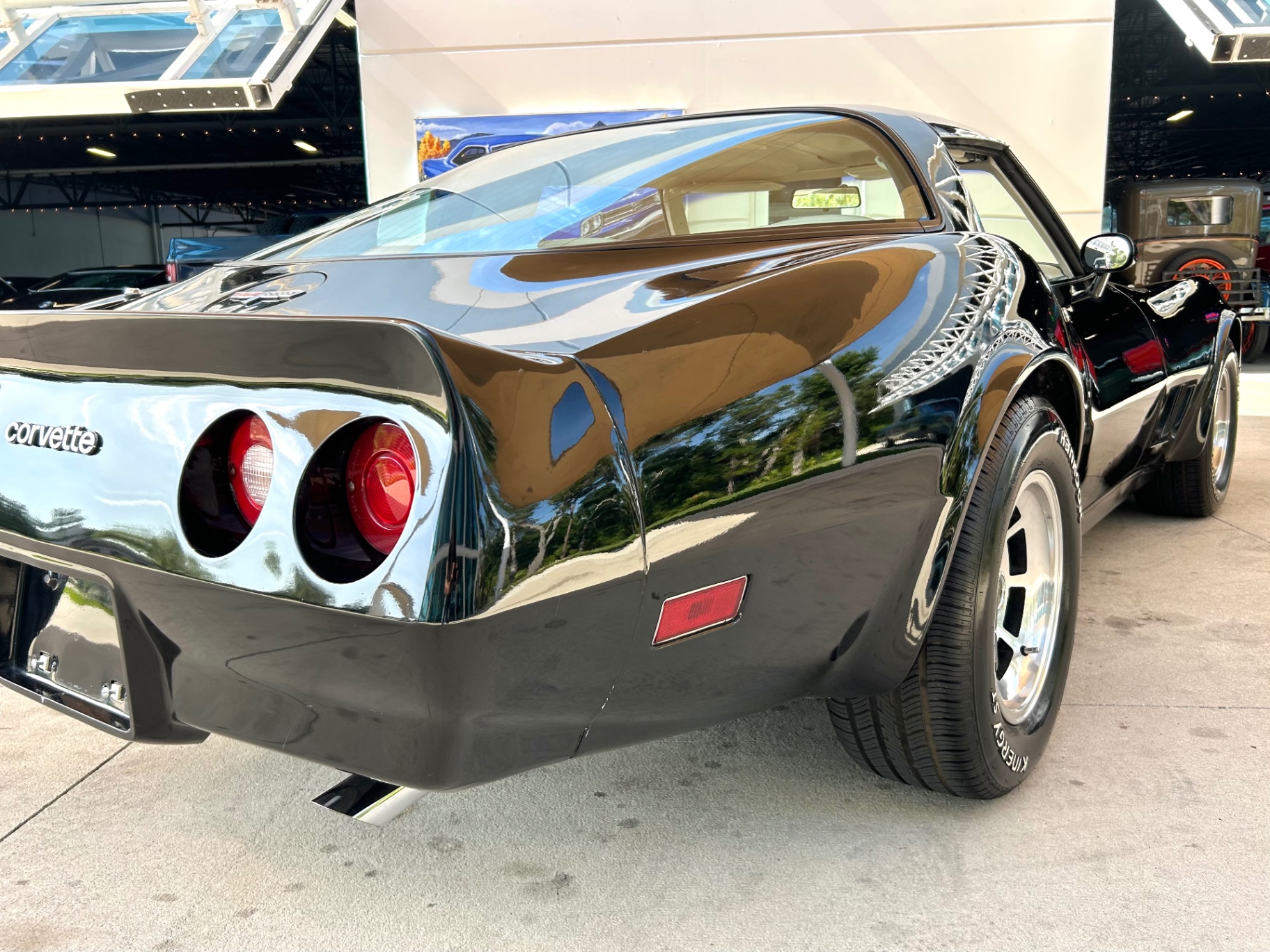 Vehicle photo 14