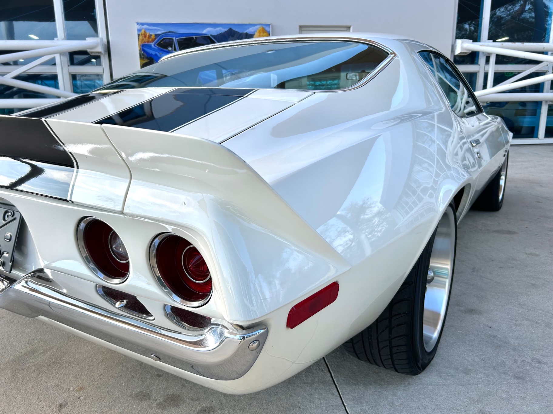 Vehicle photo 14