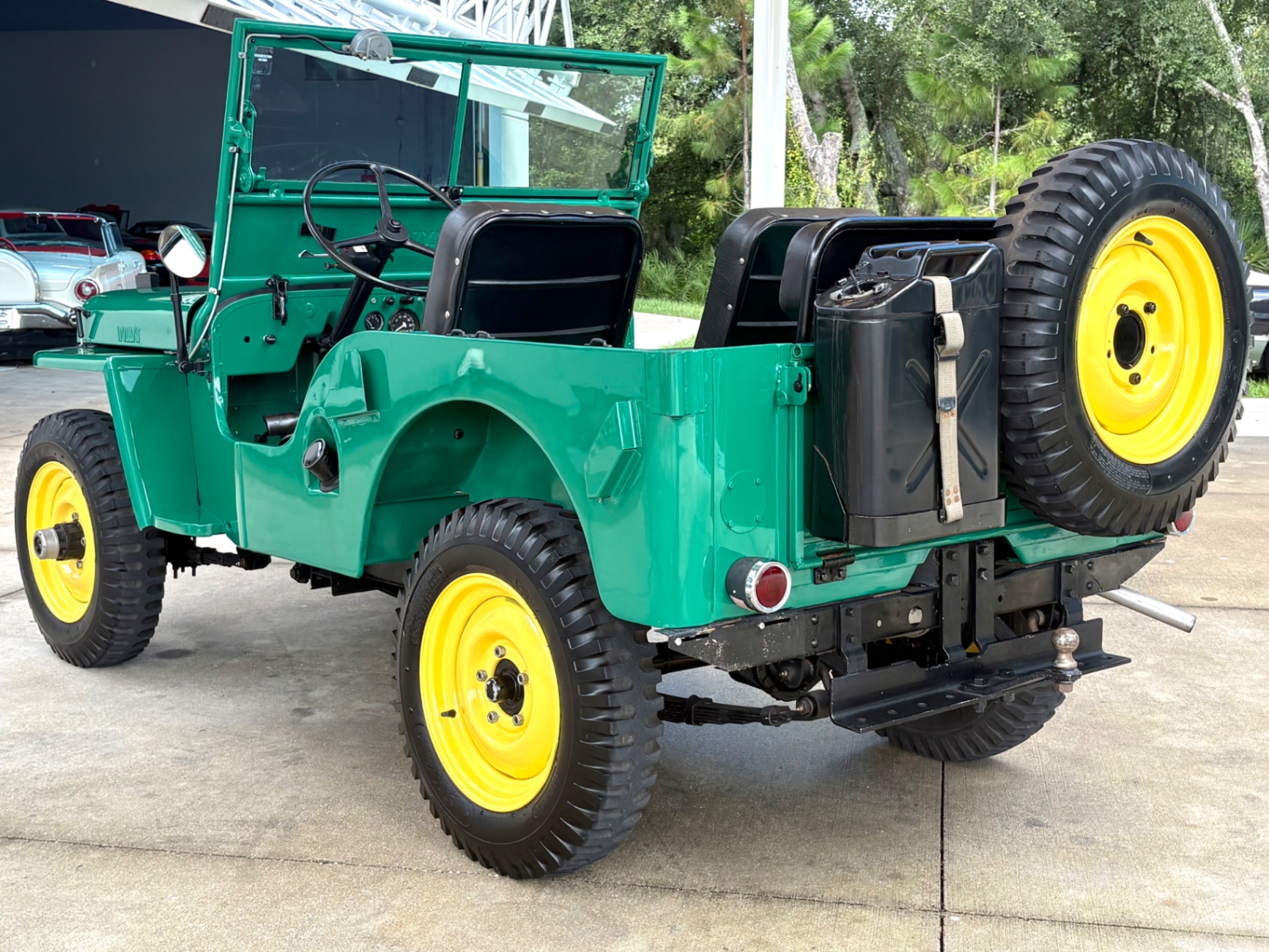 Vehicle photo 9
