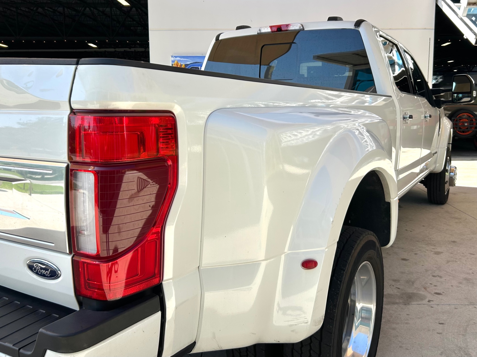 Vehicle photo 14