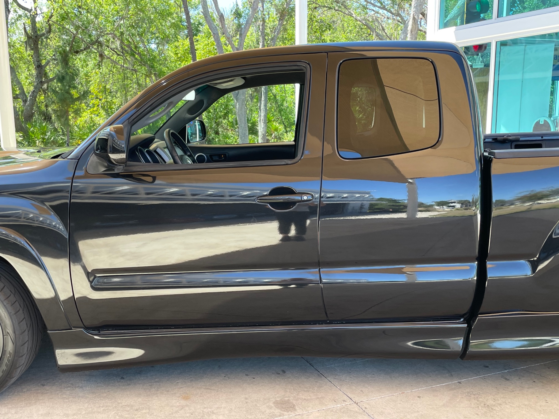 Vehicle photo 7