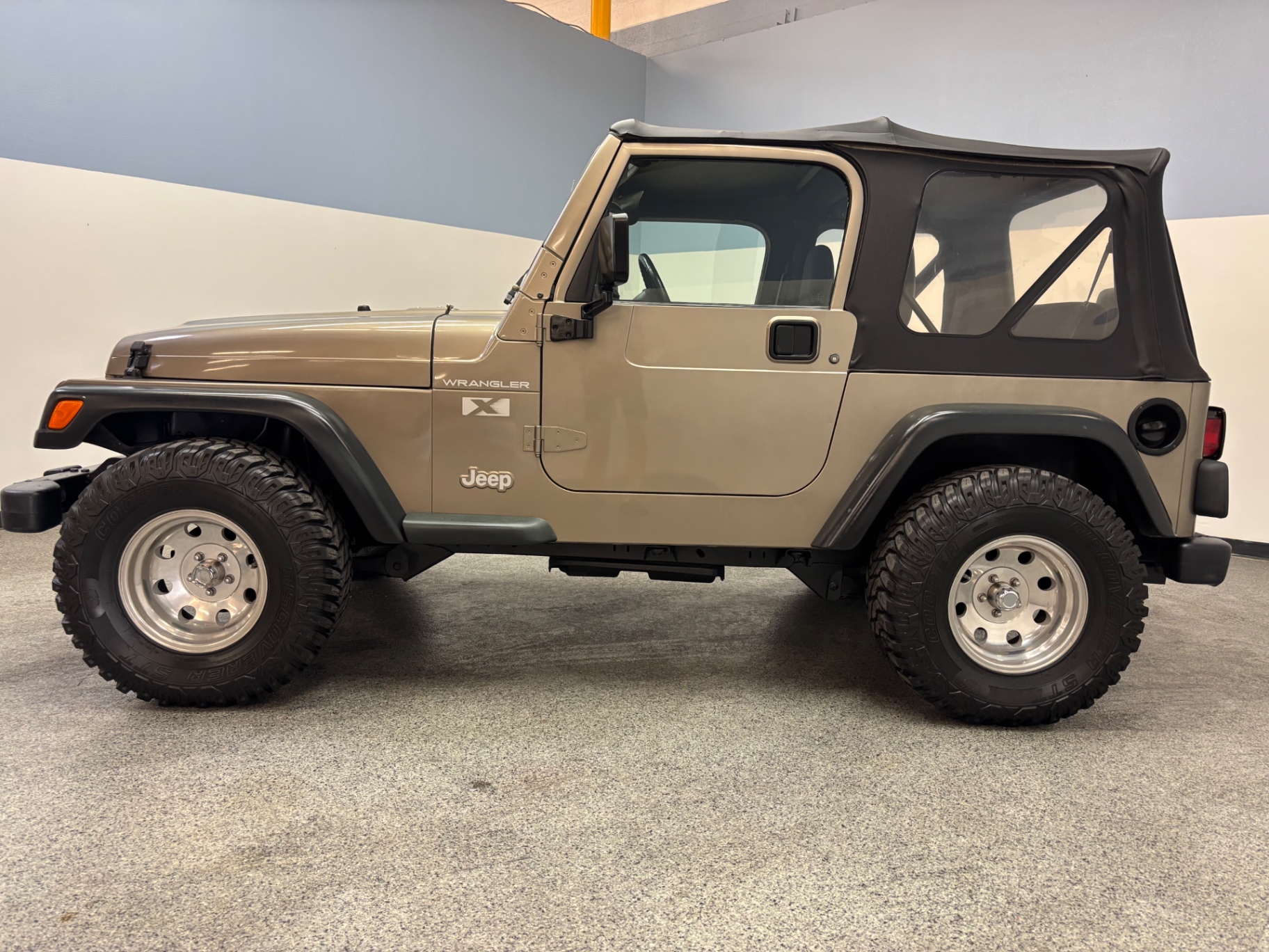 Vehicle photo 4