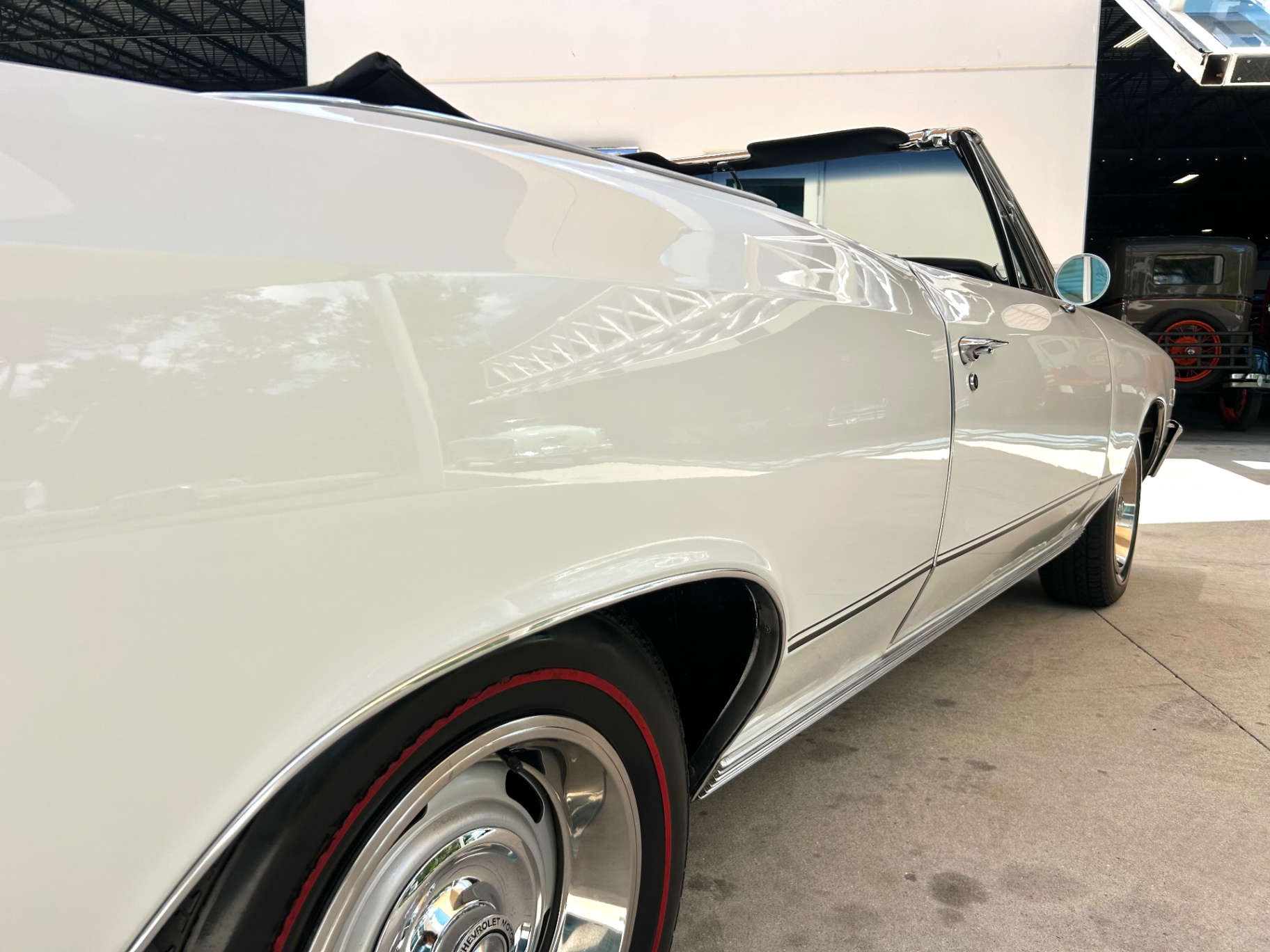 Vehicle photo 18