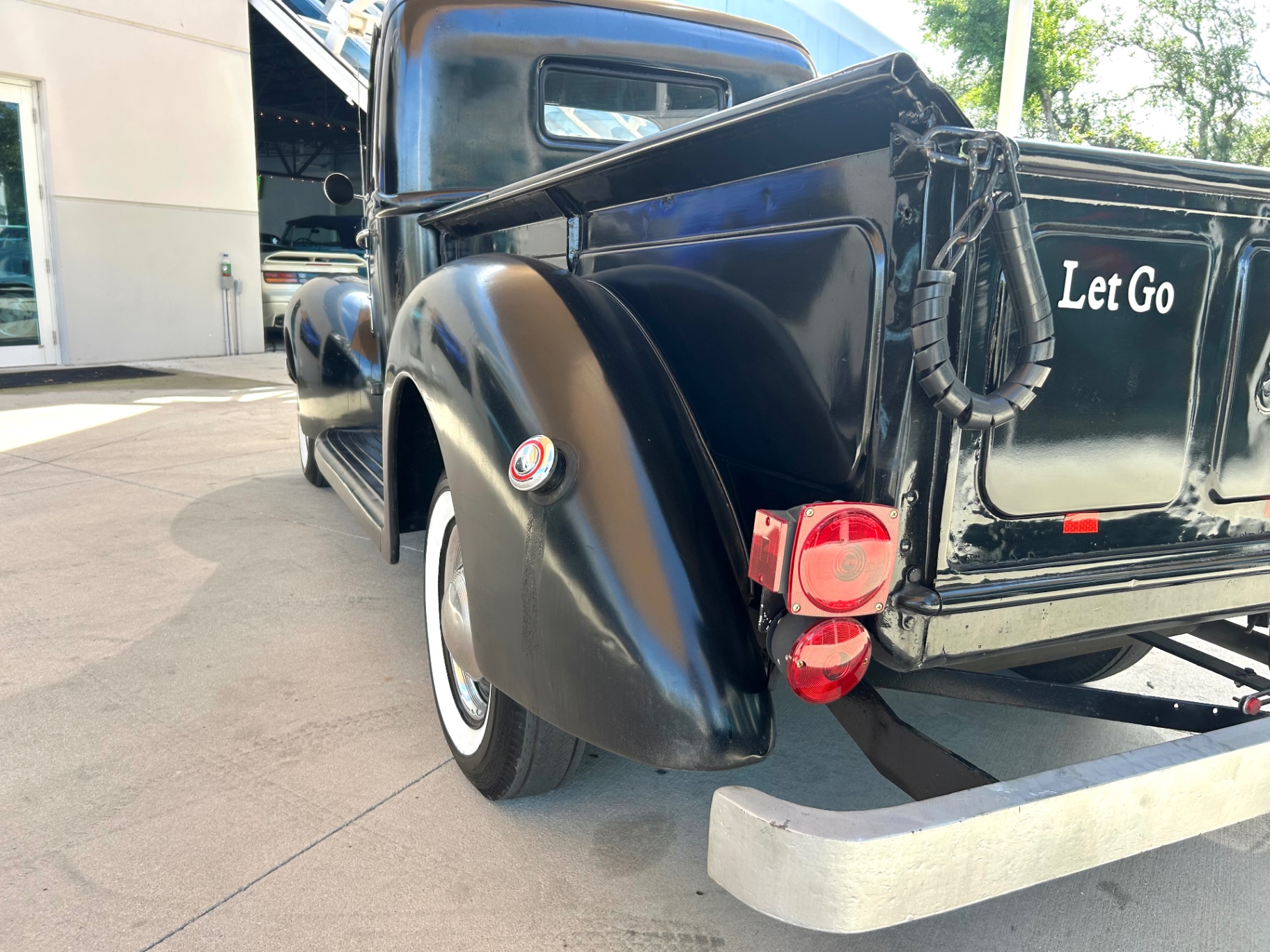 Vehicle photo 14